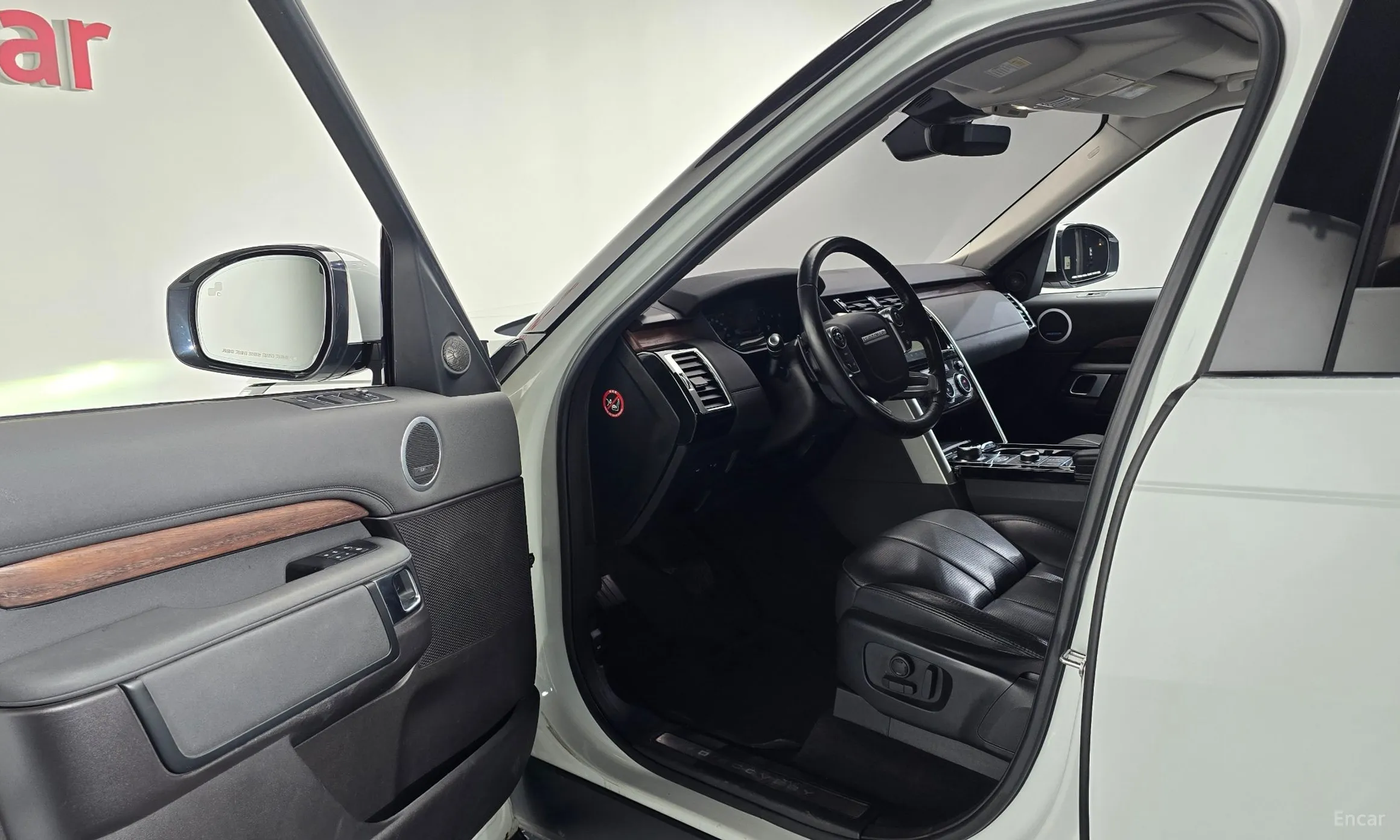 Land Rover Discovery 5 превью 10