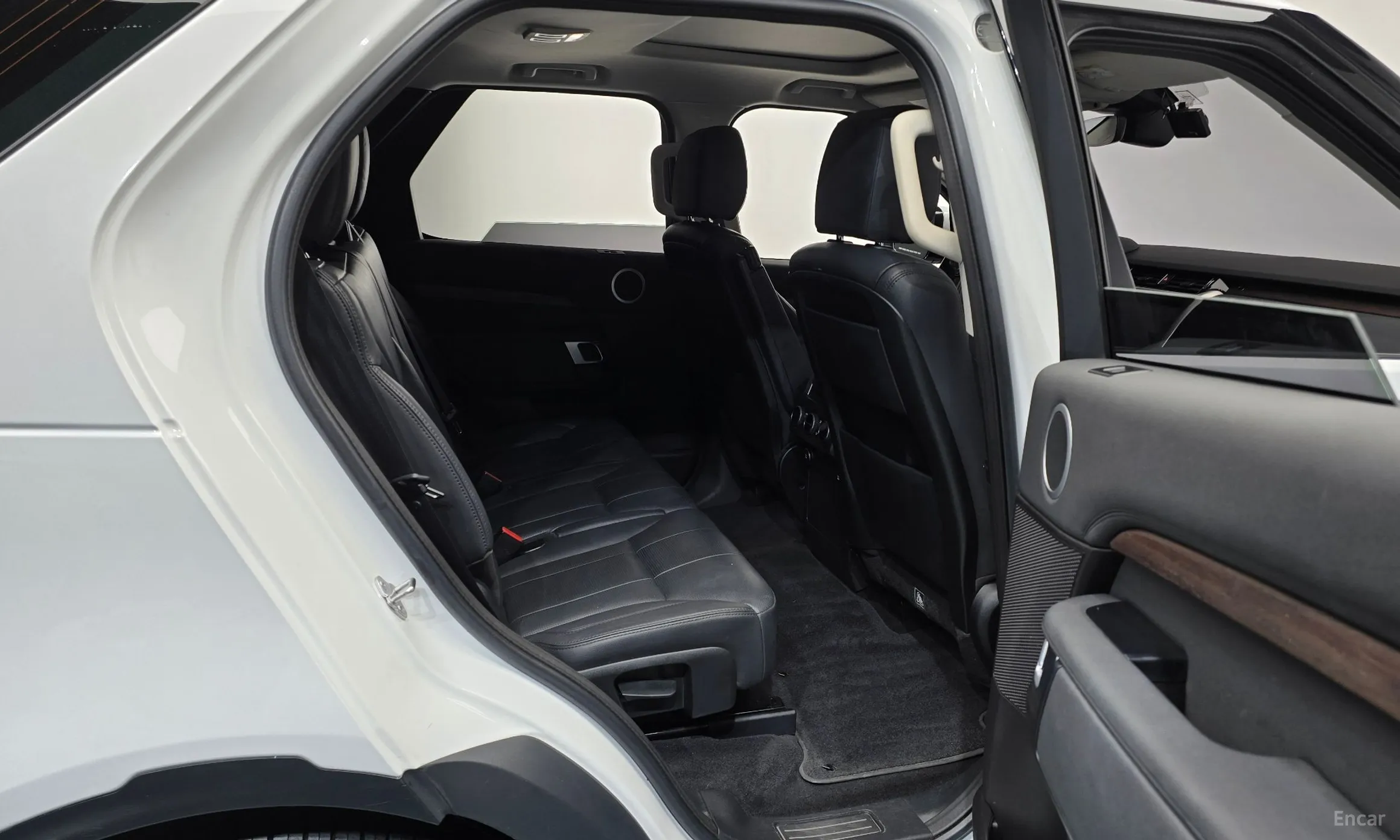 Land Rover Discovery 5 превью 12
