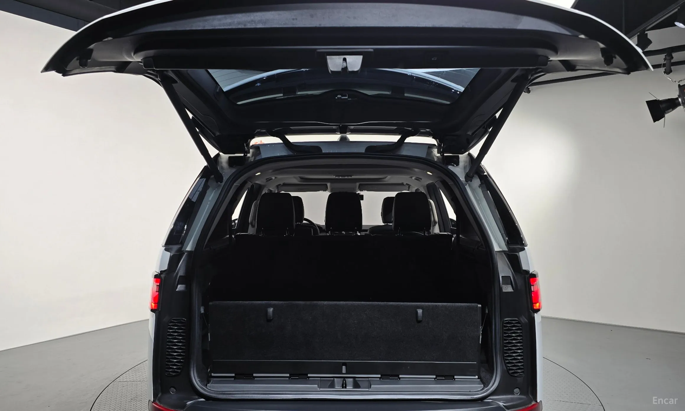 Land Rover Discovery 5 превью 20