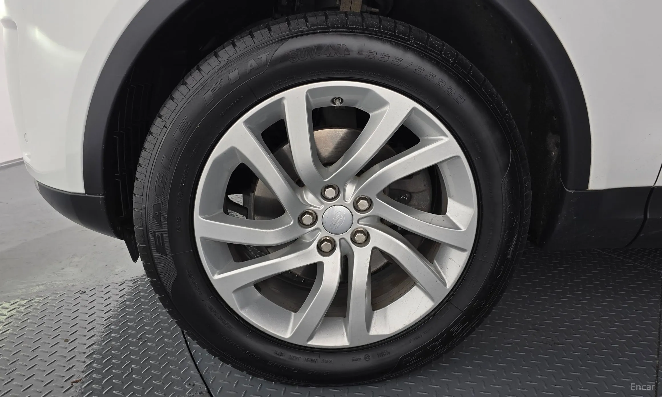 Land Rover Discovery 5 превью 5