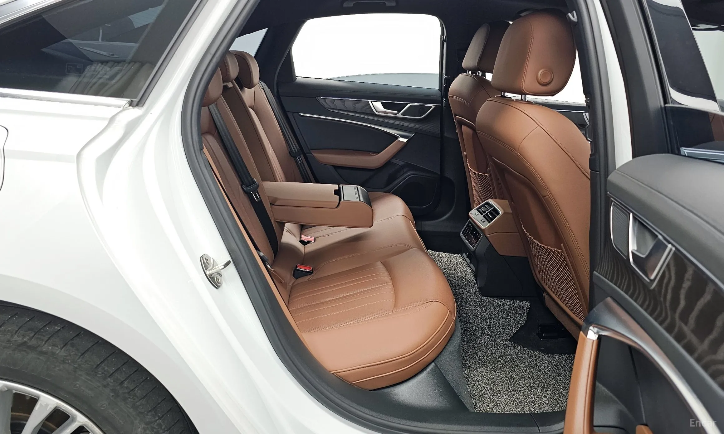 Audi A6 (C8) превью 12