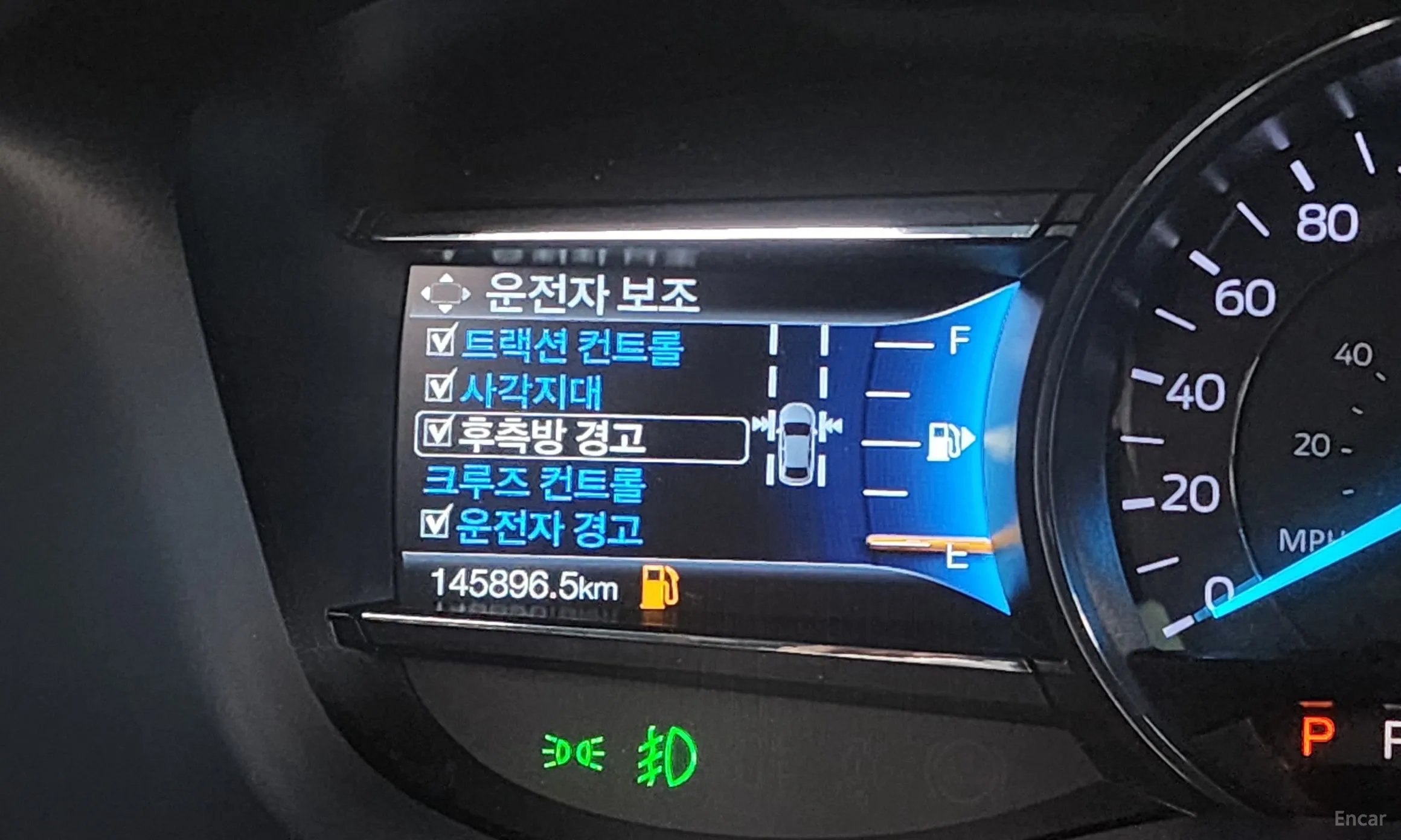 Ford Explorer превью 17