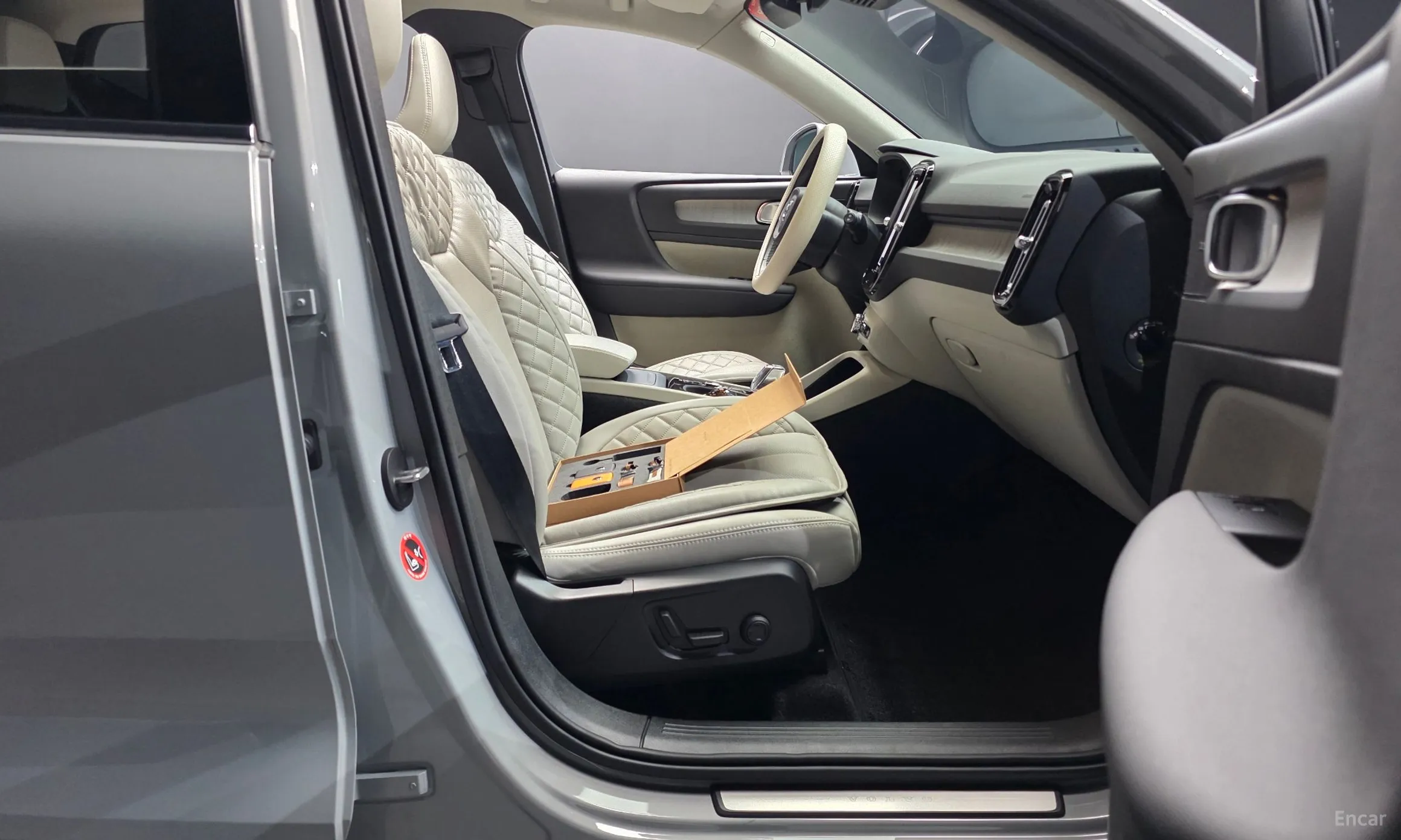 Volvo XC40 превью 10