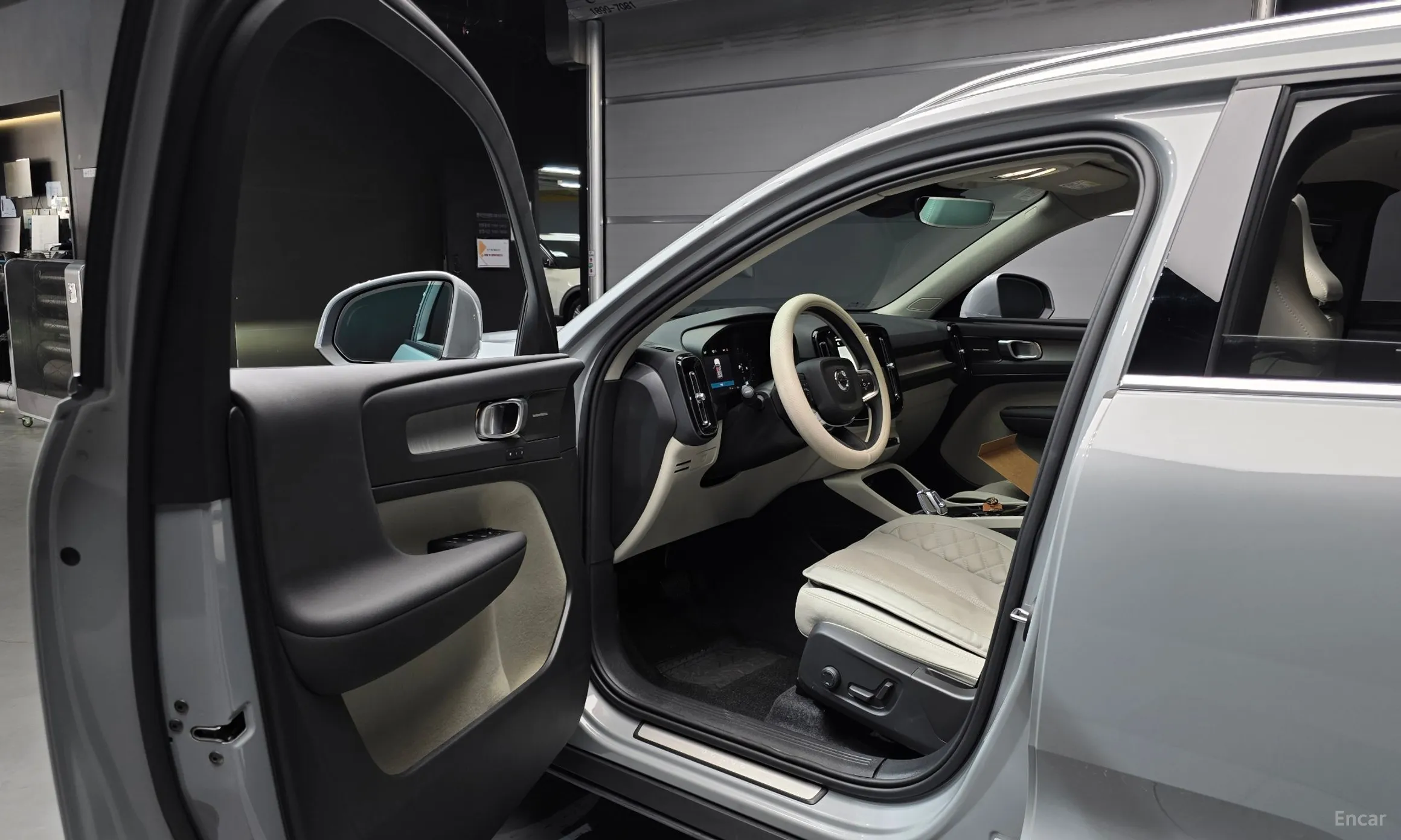 Volvo XC40 превью 11