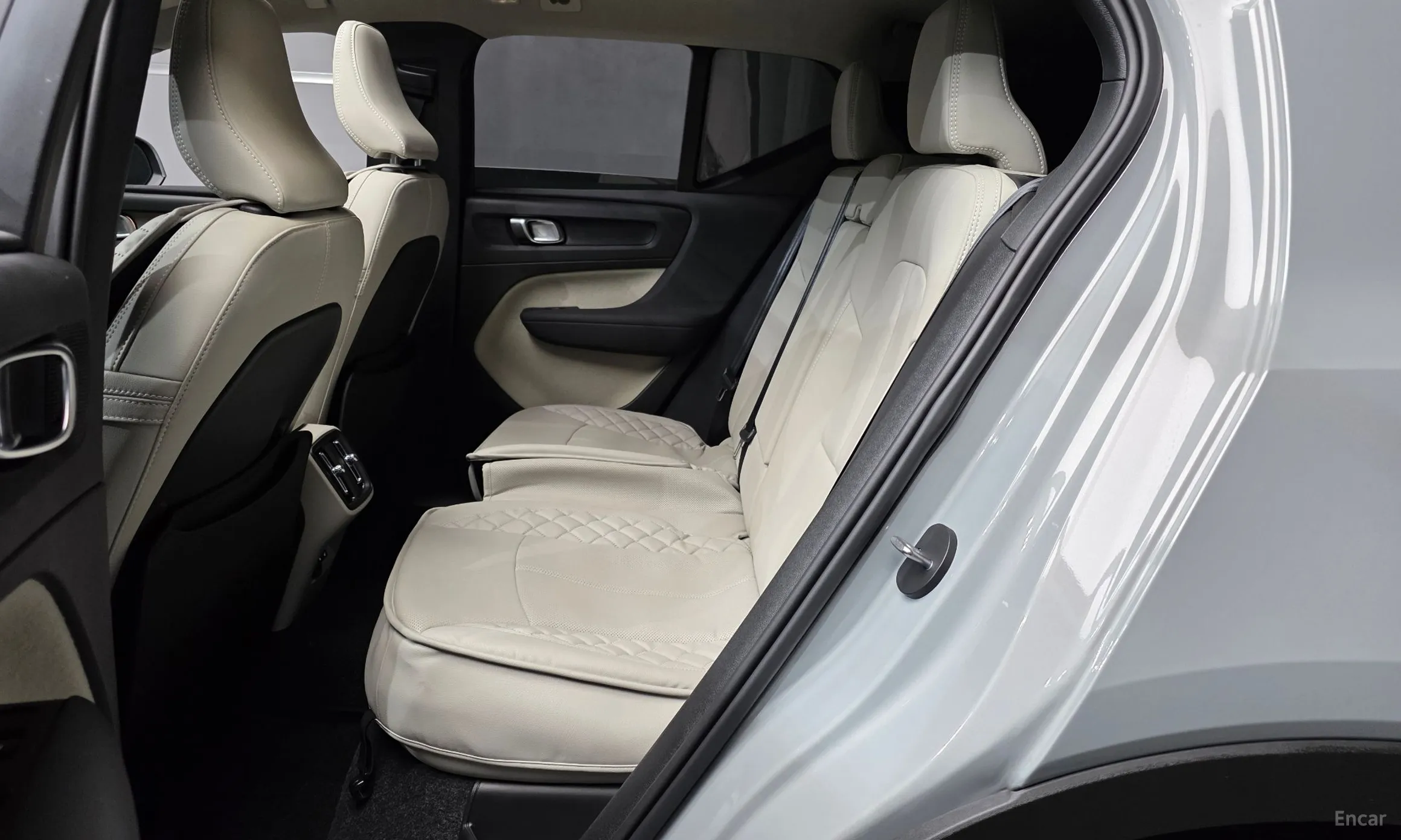 Volvo XC40 превью 12