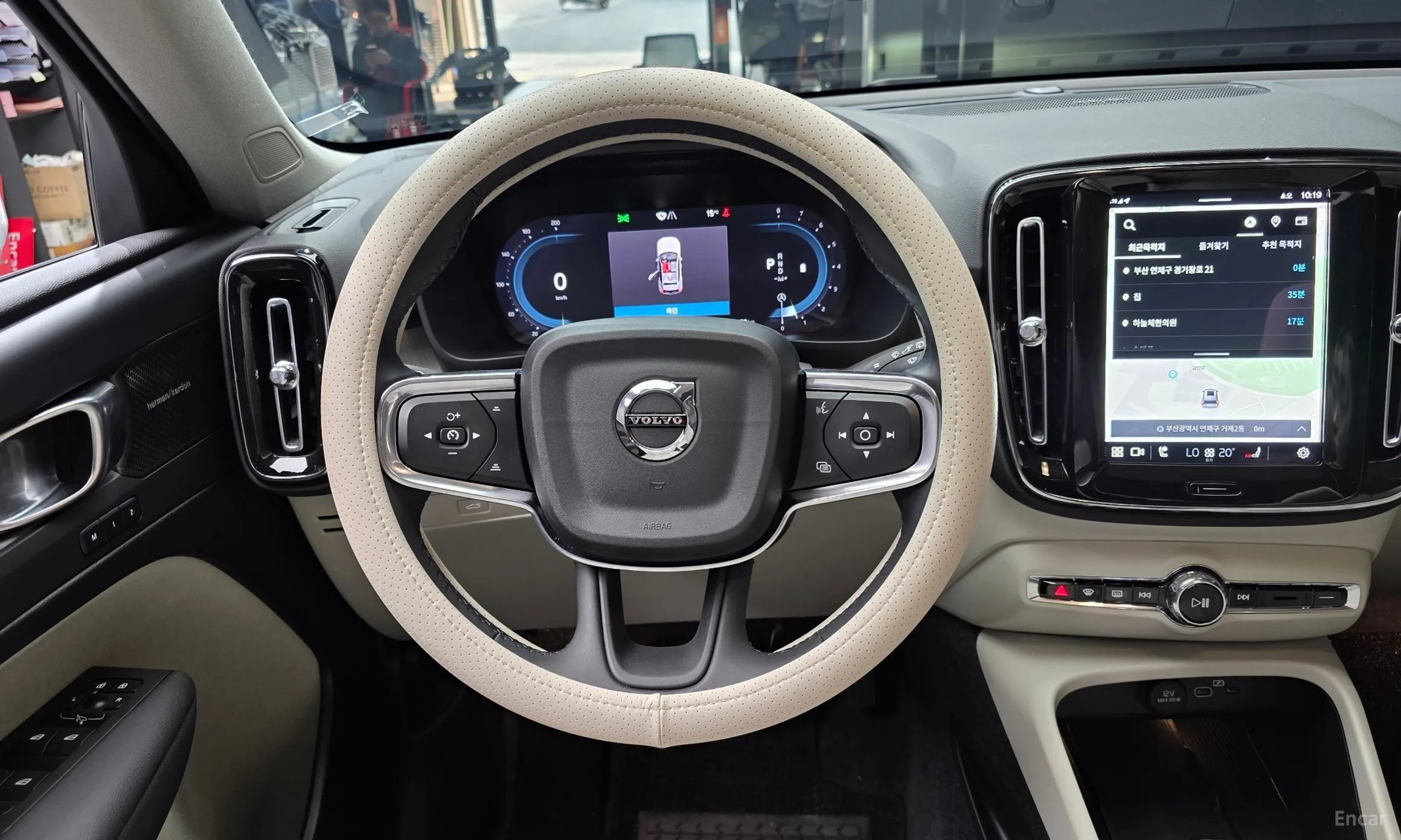 Volvo XC40 превью 13