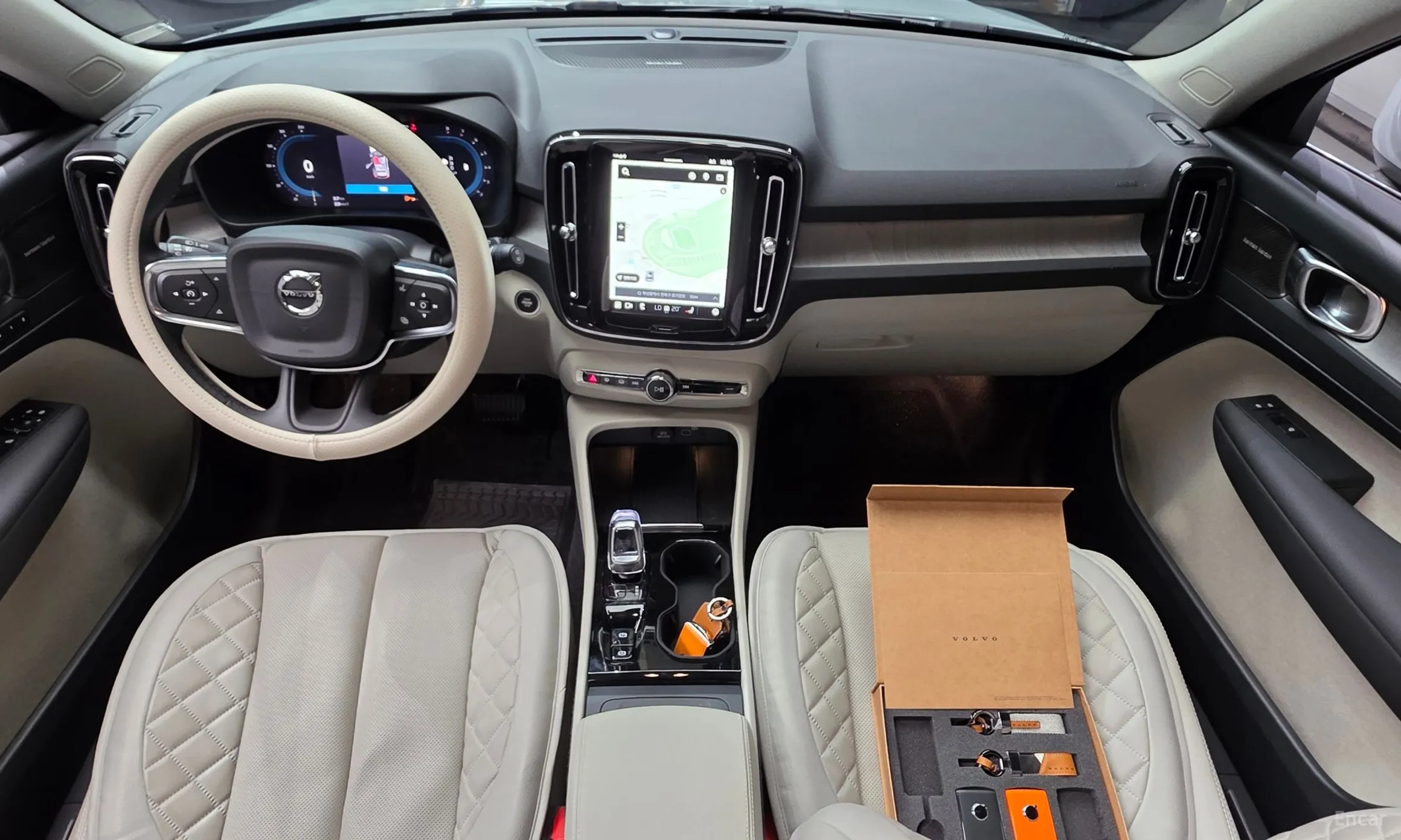 Volvo XC40 превью 7