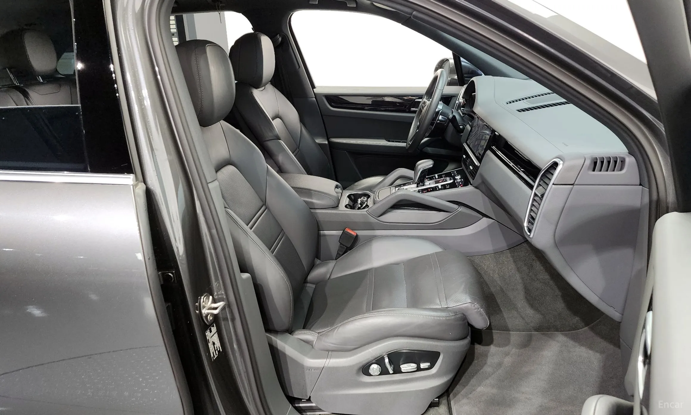 Porsche Cayenne (PO536) превью 11
