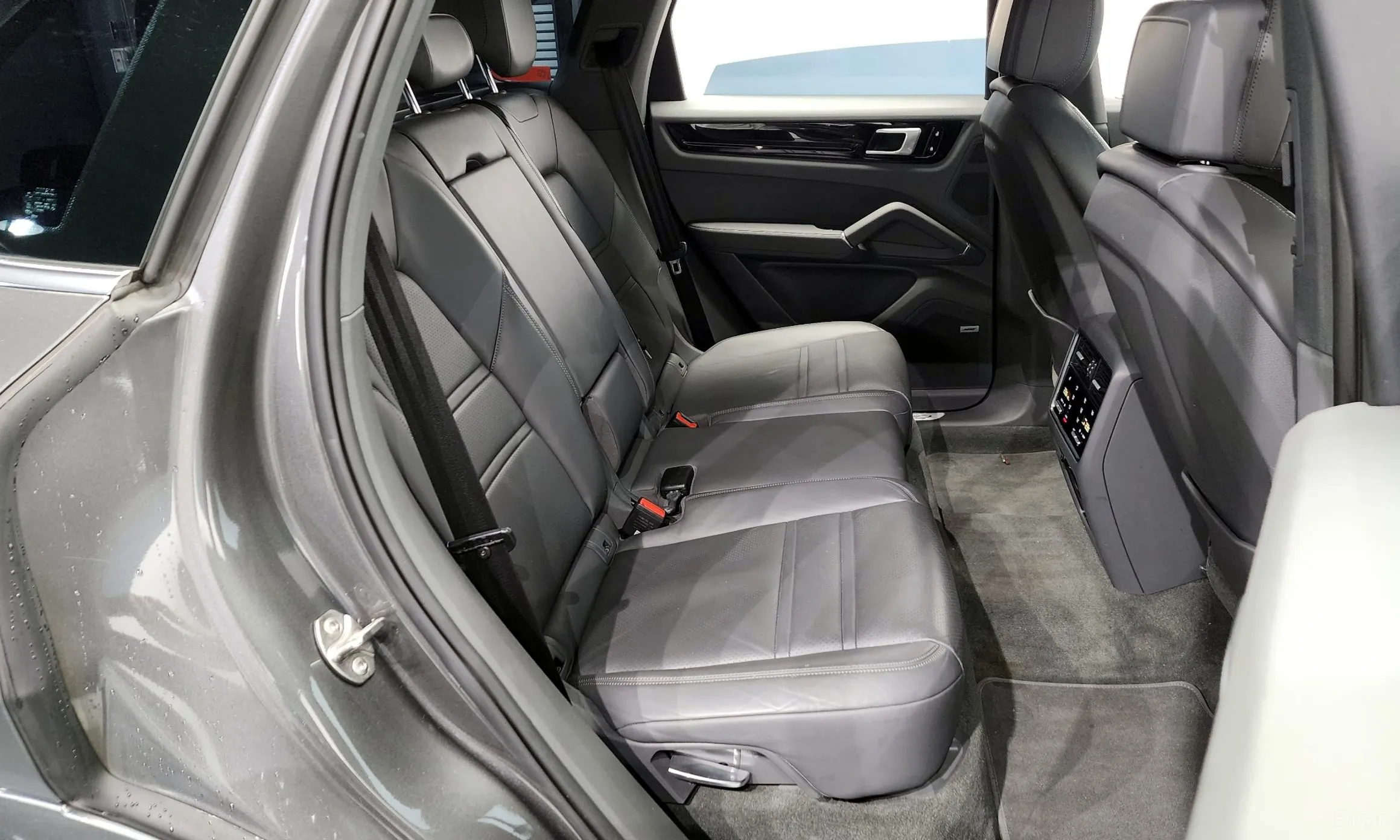 Porsche Cayenne (PO536) превью 12
