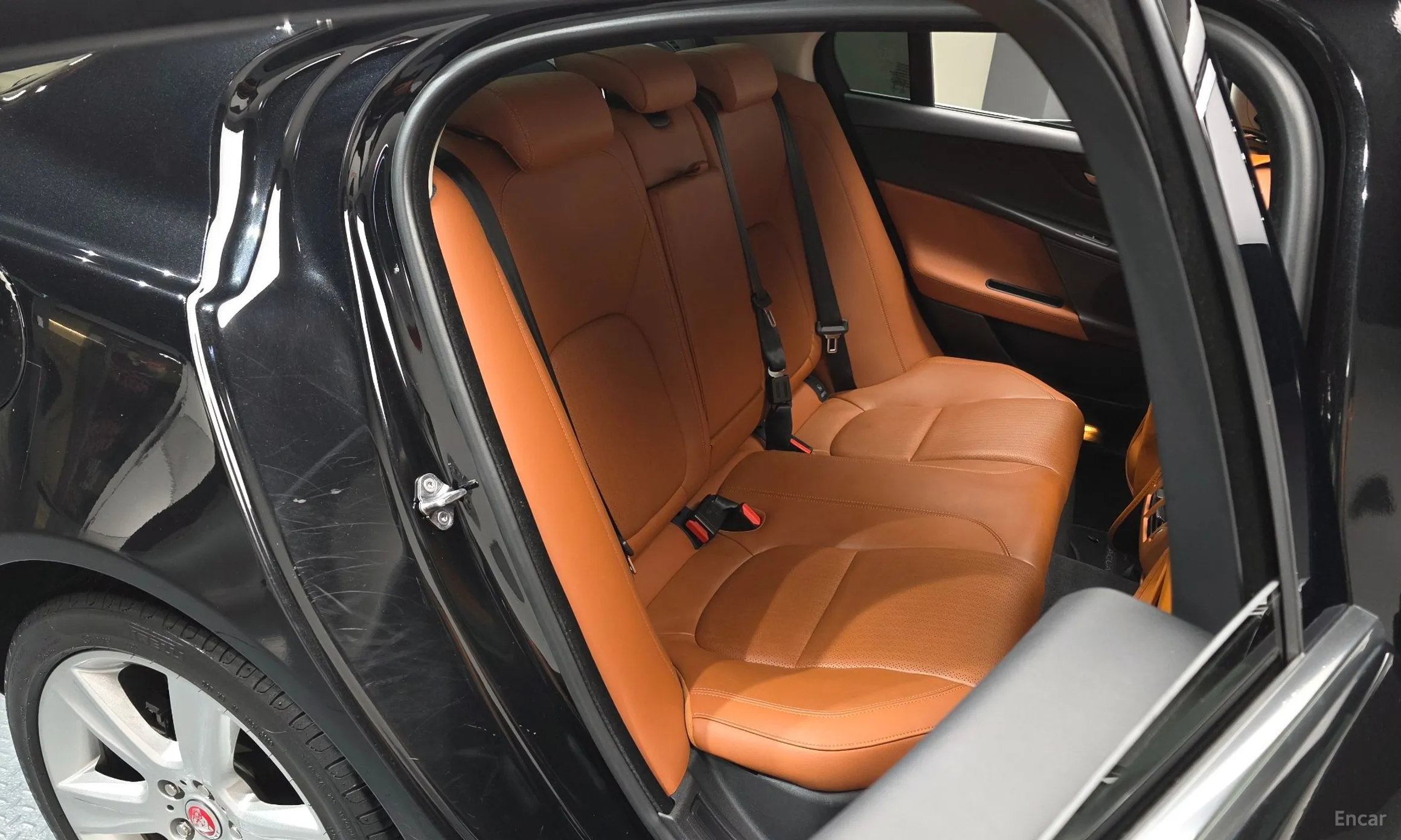 Jaguar XE превью 11