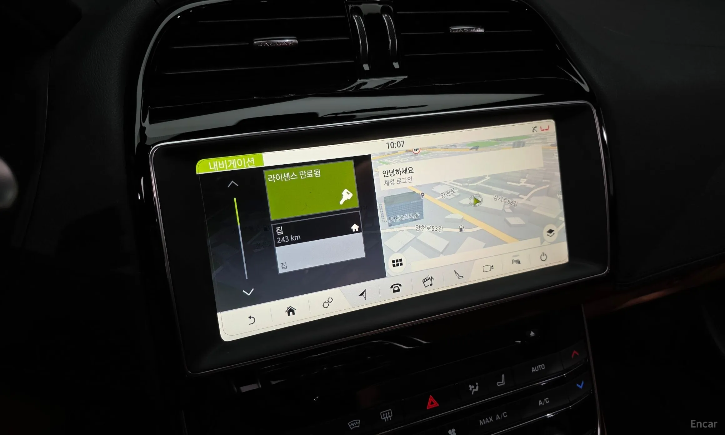 Jaguar XE превью 15