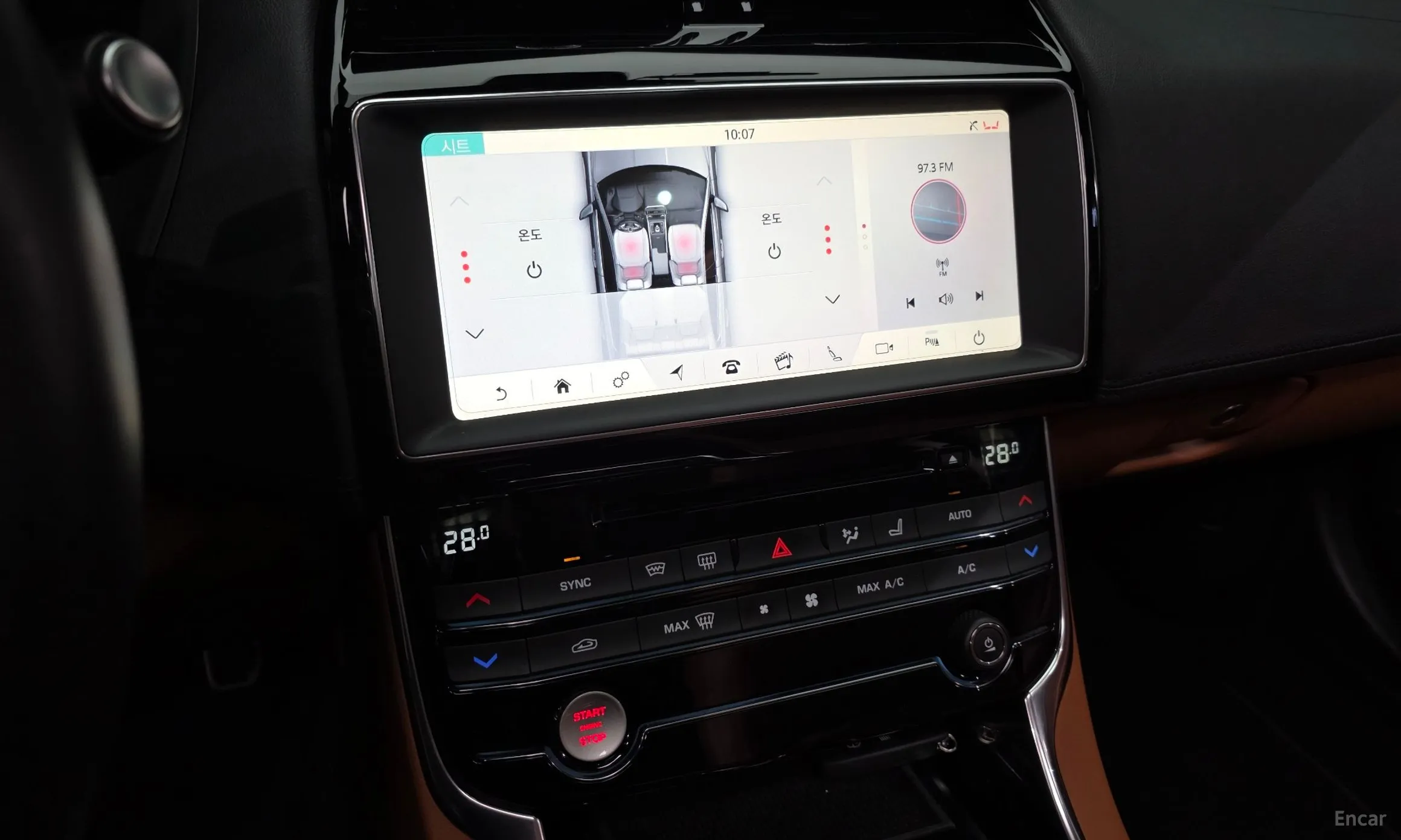 Jaguar XE превью 17