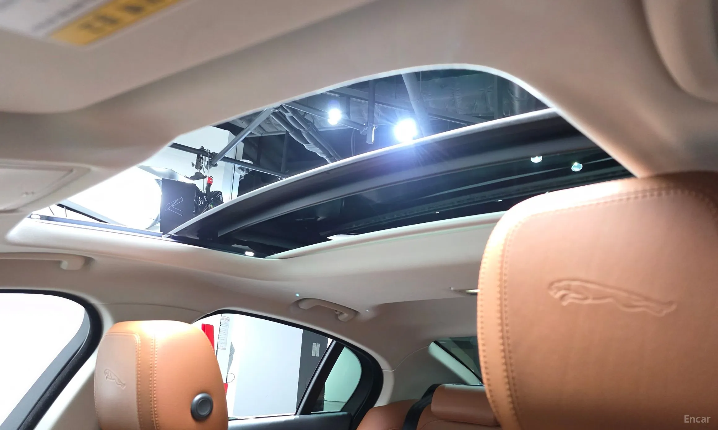 Jaguar XE превью 19