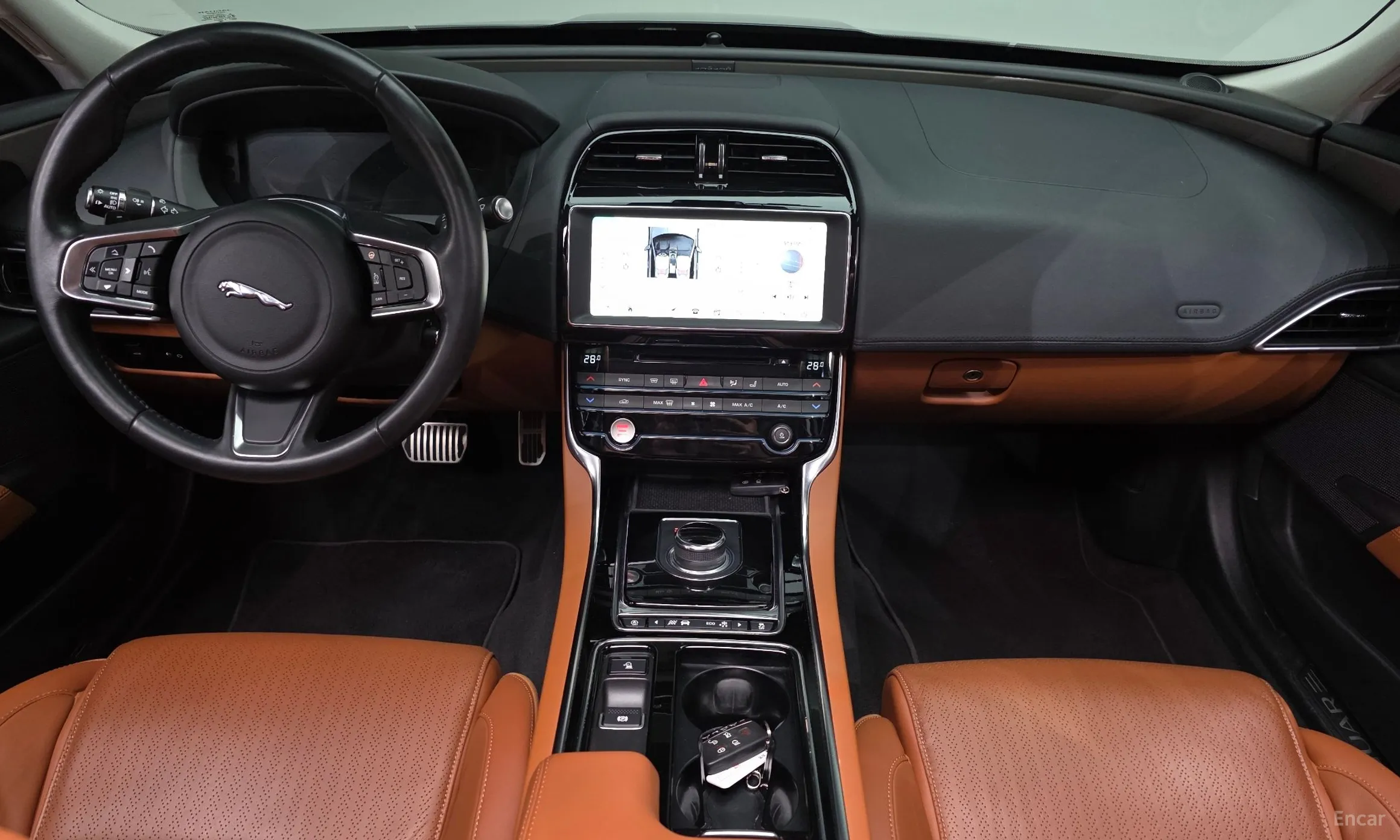 Jaguar XE превью 7