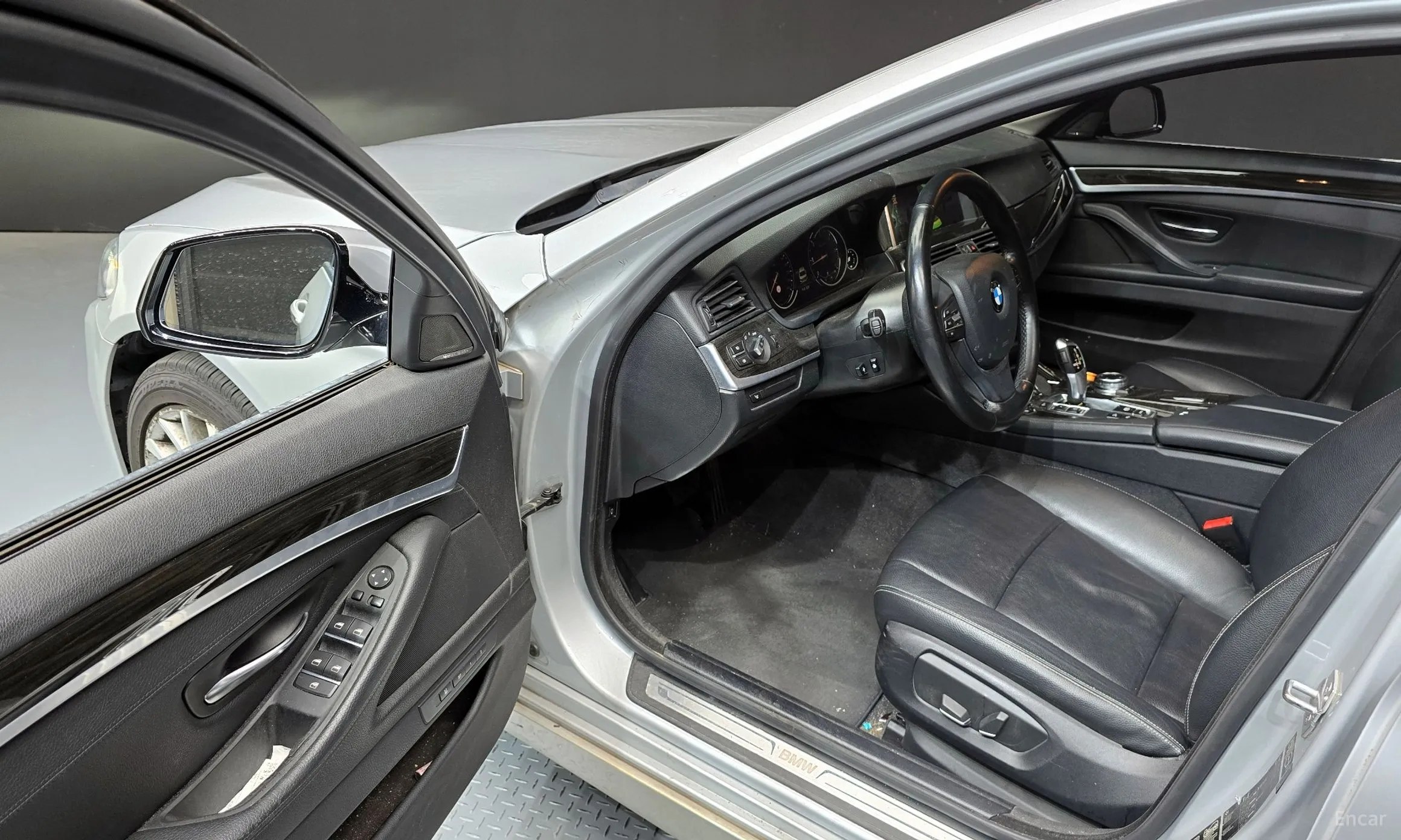 BMW 5 Series (F10) превью 10