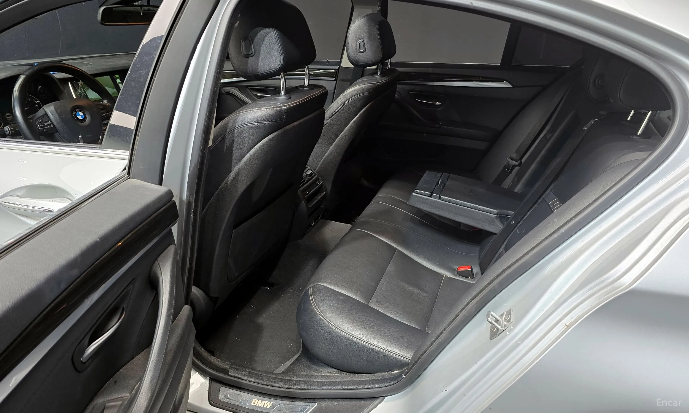 BMW 5 Series (F10) превью 11