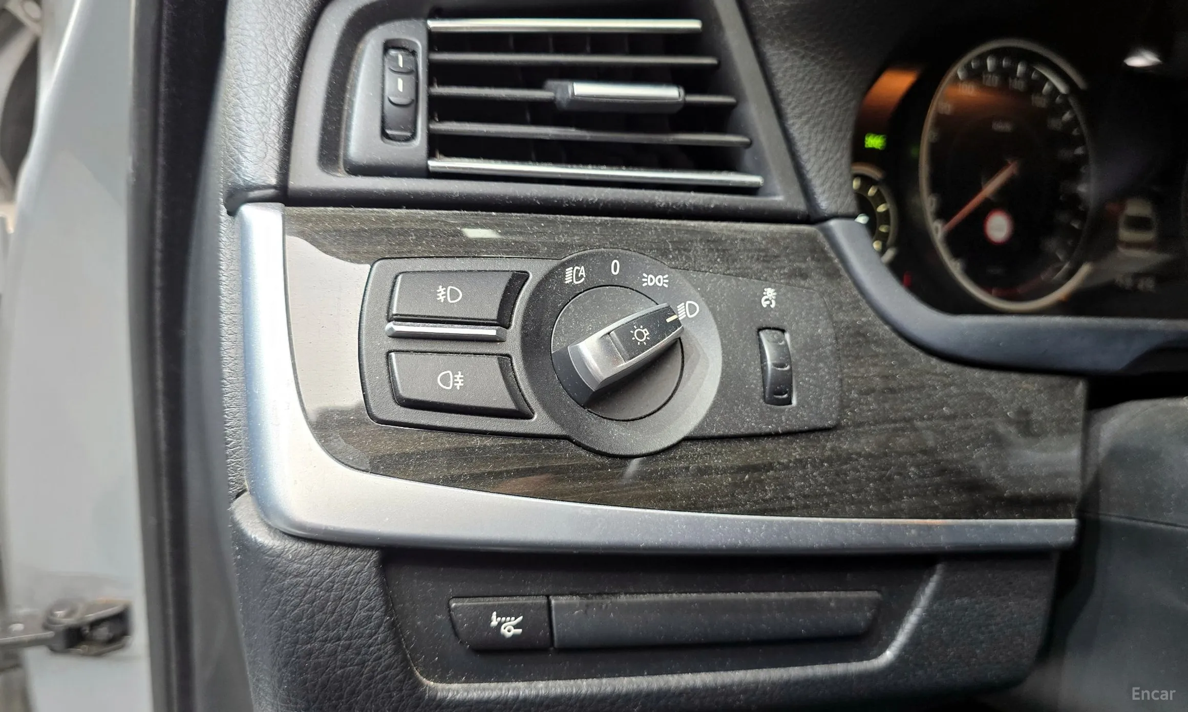 BMW 5 Series (F10) превью 15