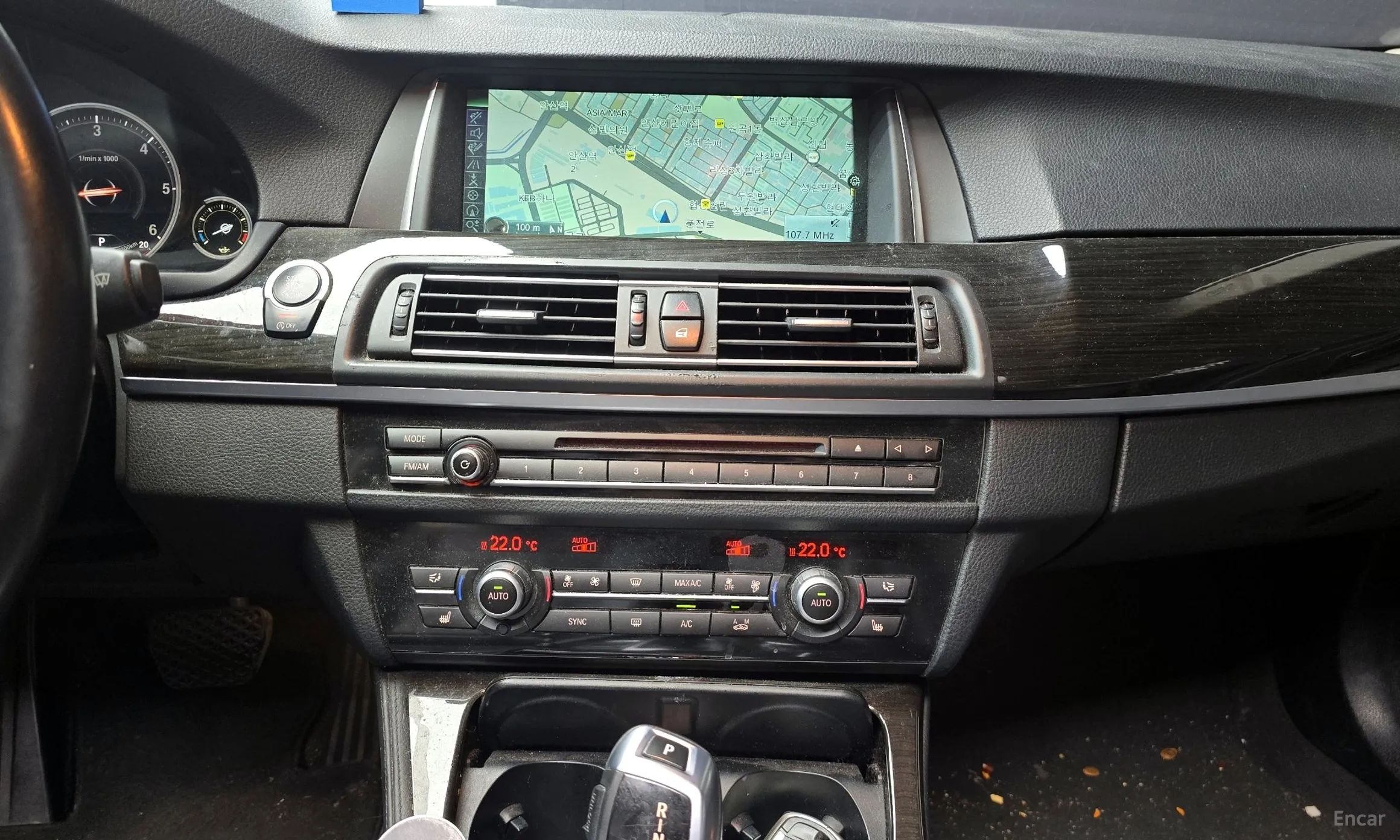 BMW 5 Series (F10) превью 19