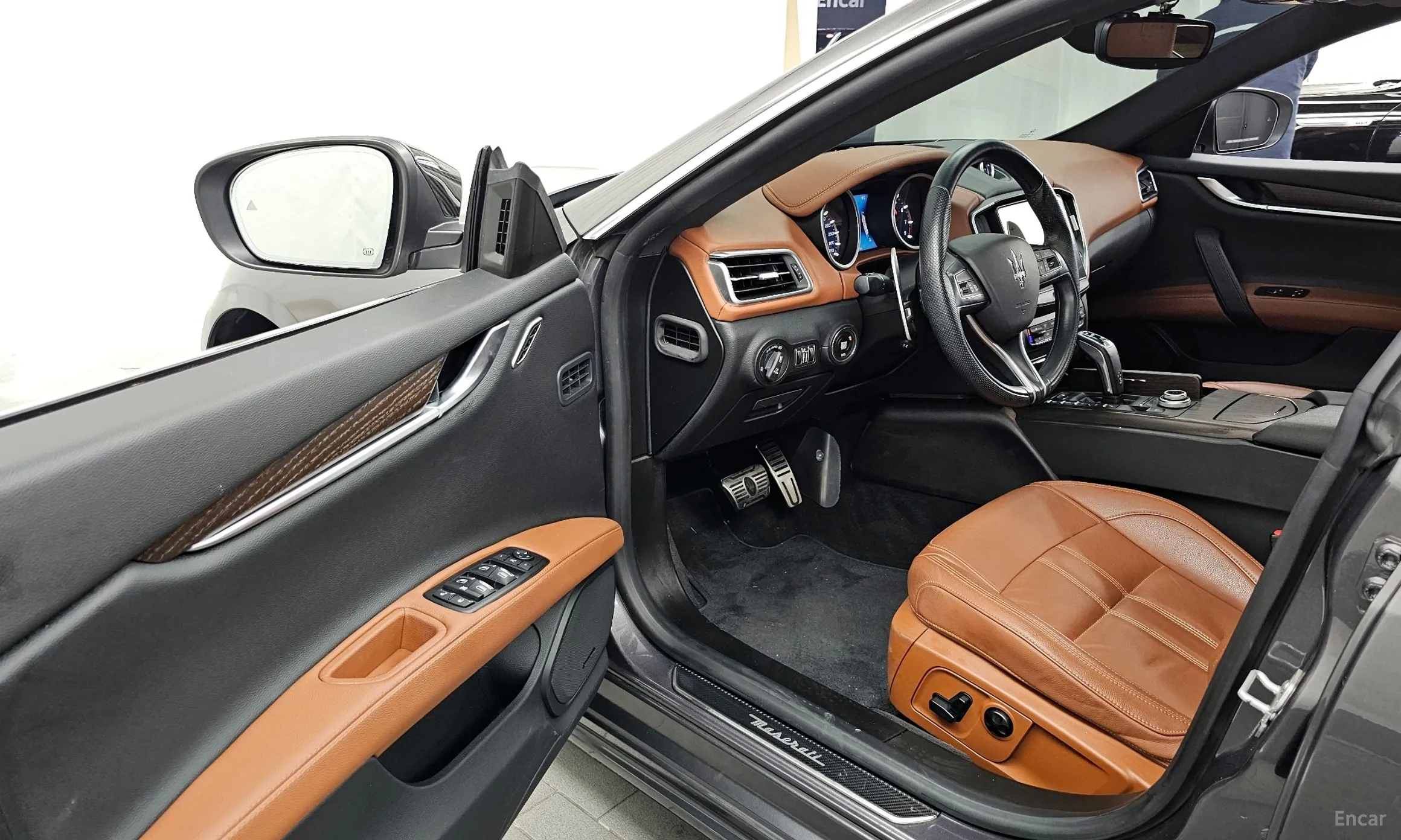 Maserati Ghibli превью 10