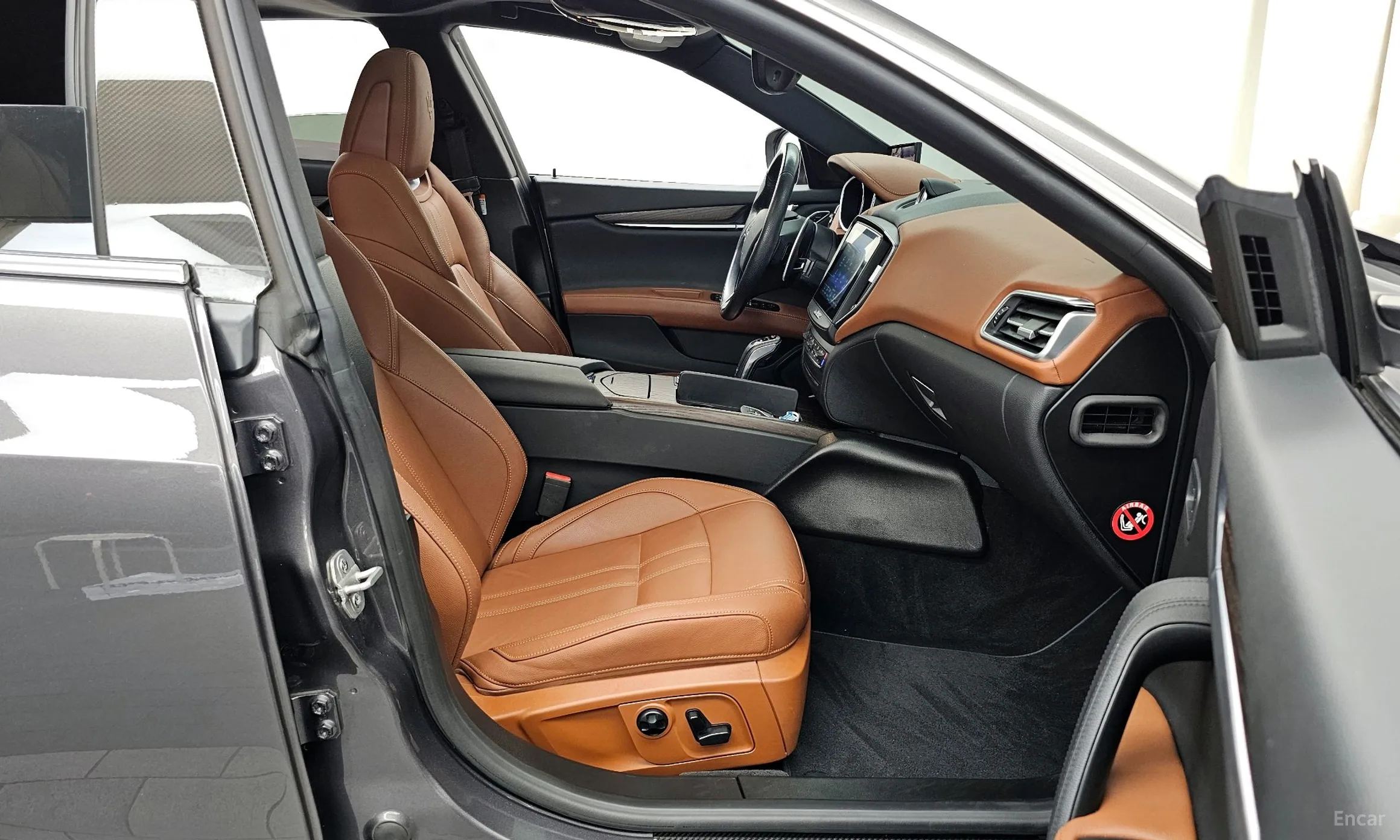 Maserati Ghibli превью 11