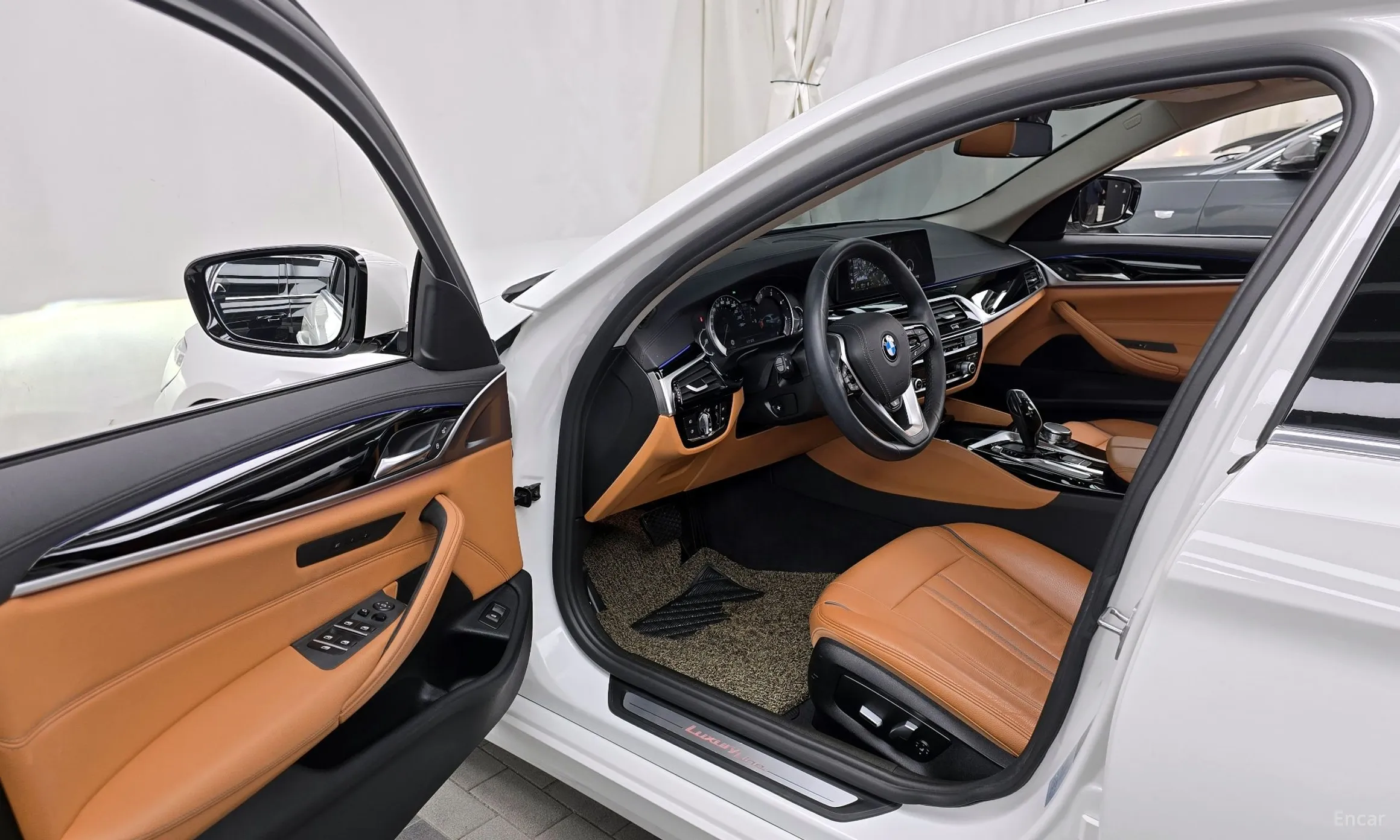 BMW 5 Series (G30) превью 10