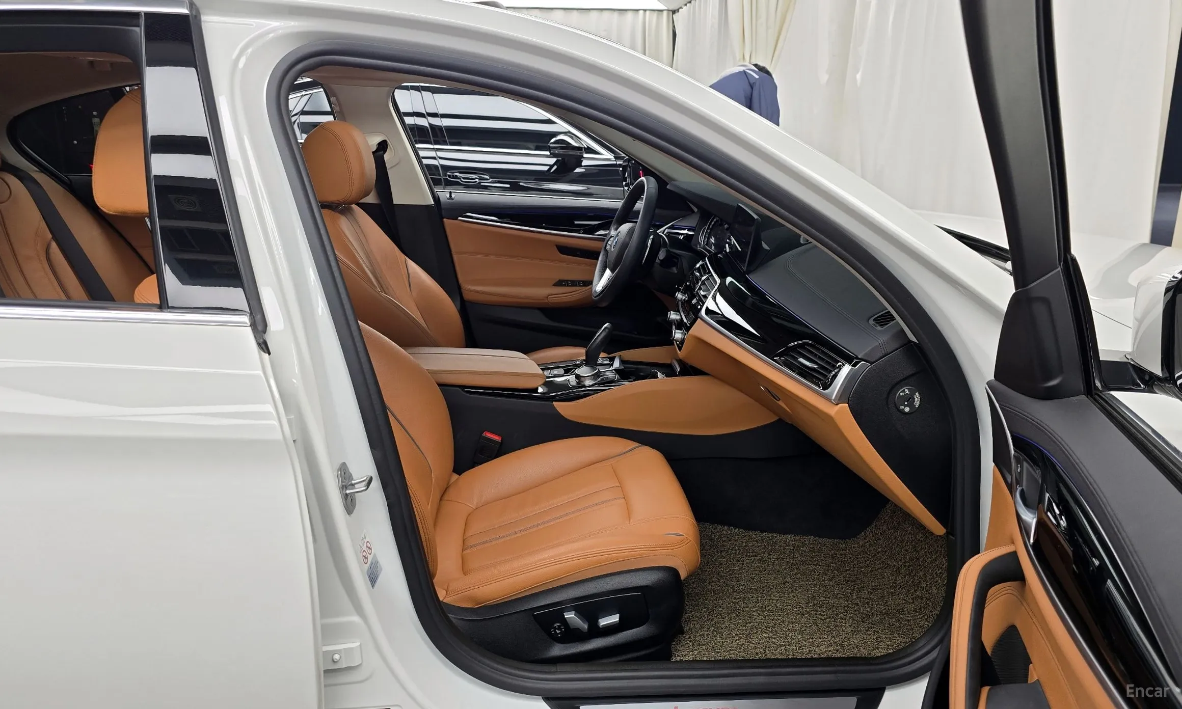 BMW 5 Series (G30) превью 11