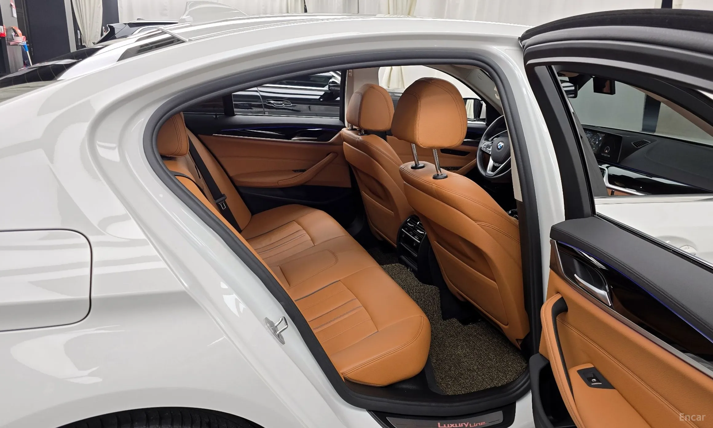 BMW 5 Series (G30) превью 12