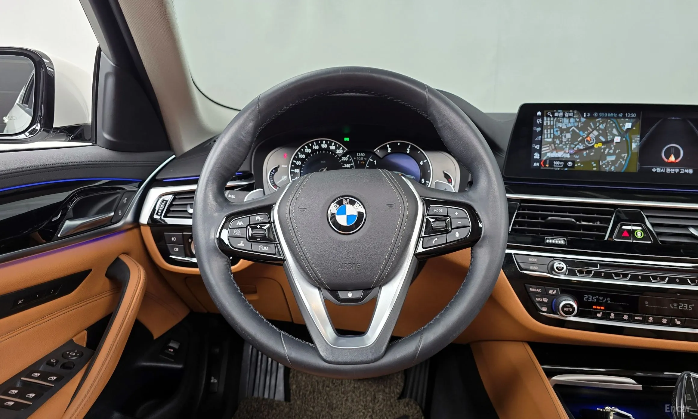 BMW 5 Series (G30) превью 13