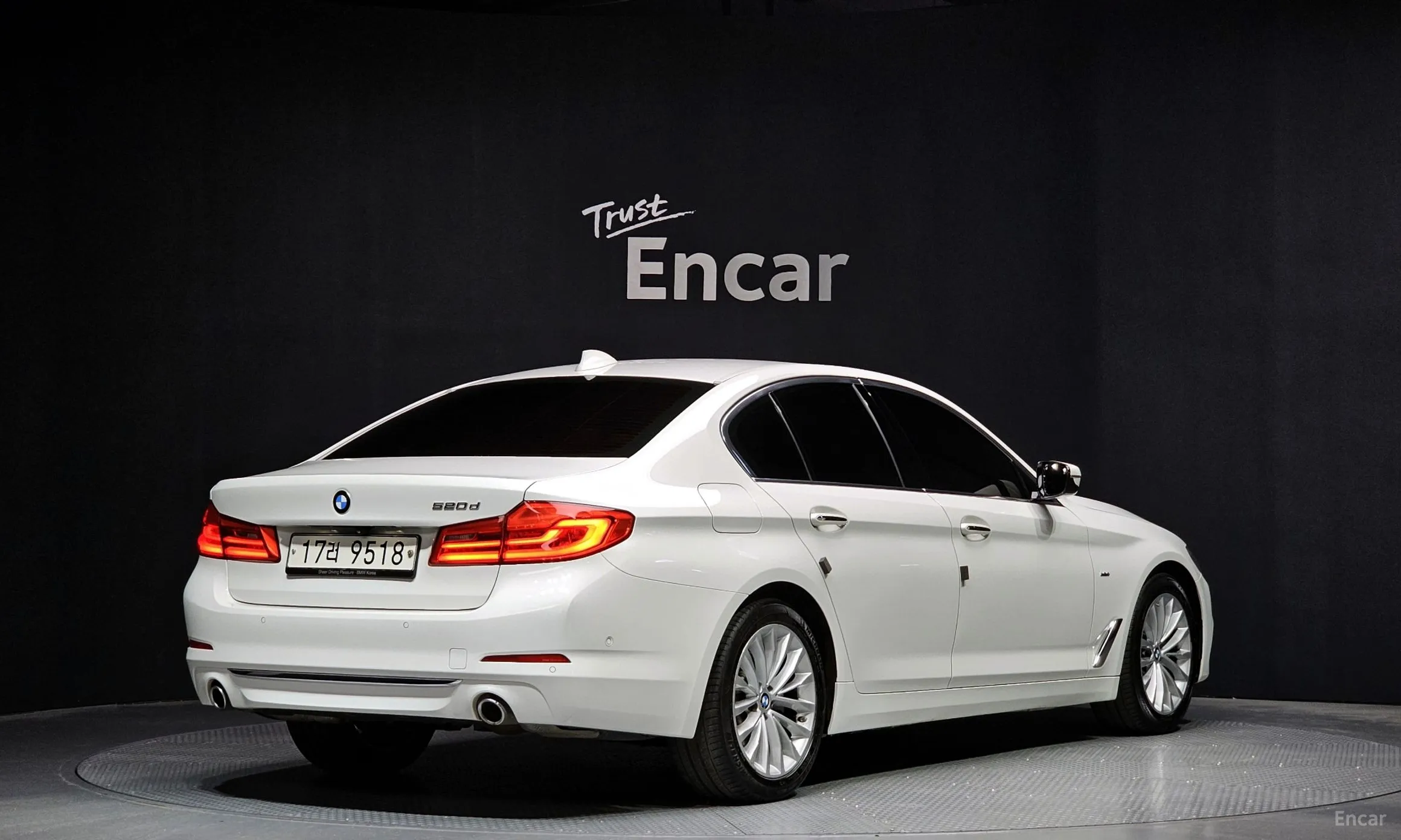 BMW 5 Series (G30) превью 2