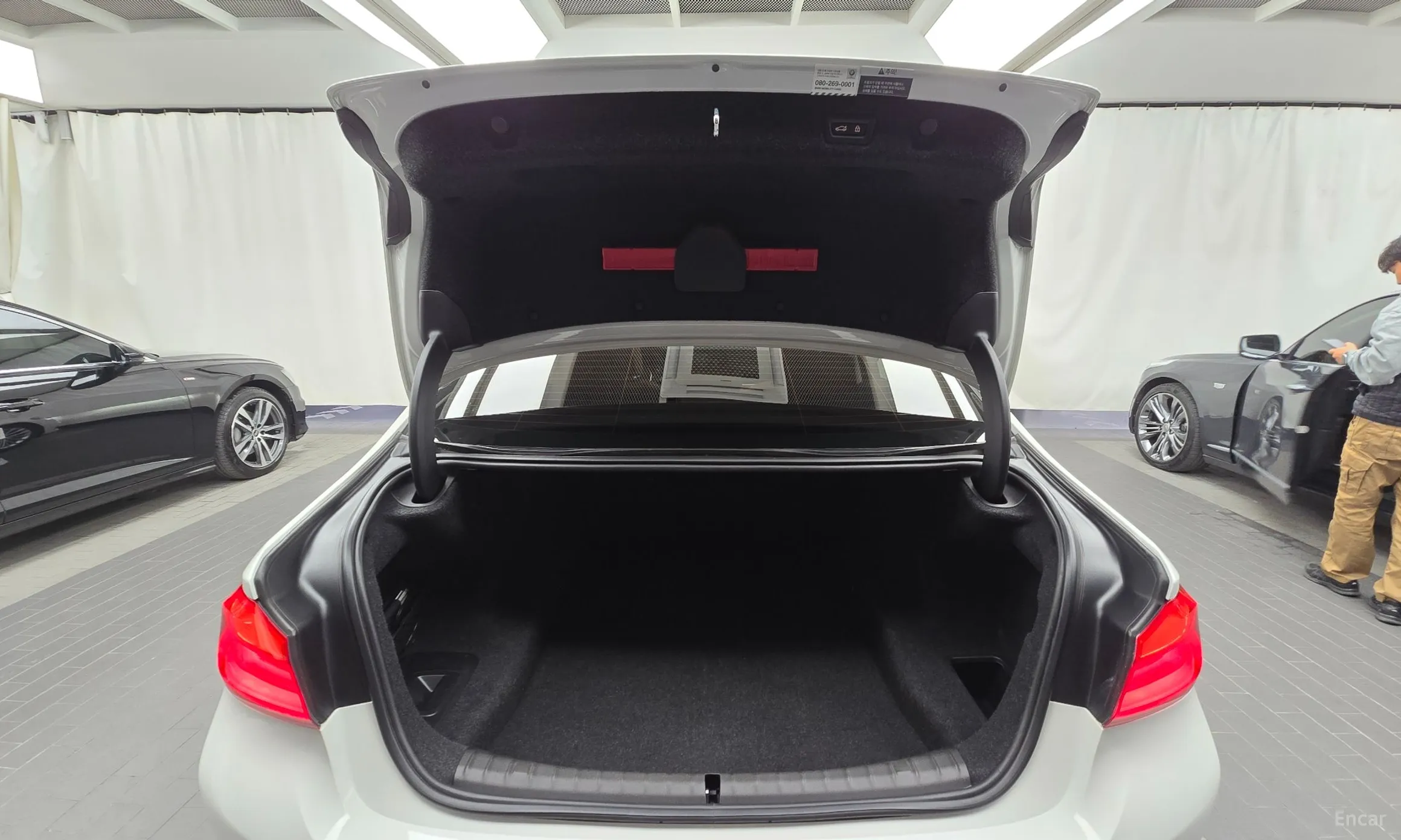 BMW 5 Series (G30) превью 20