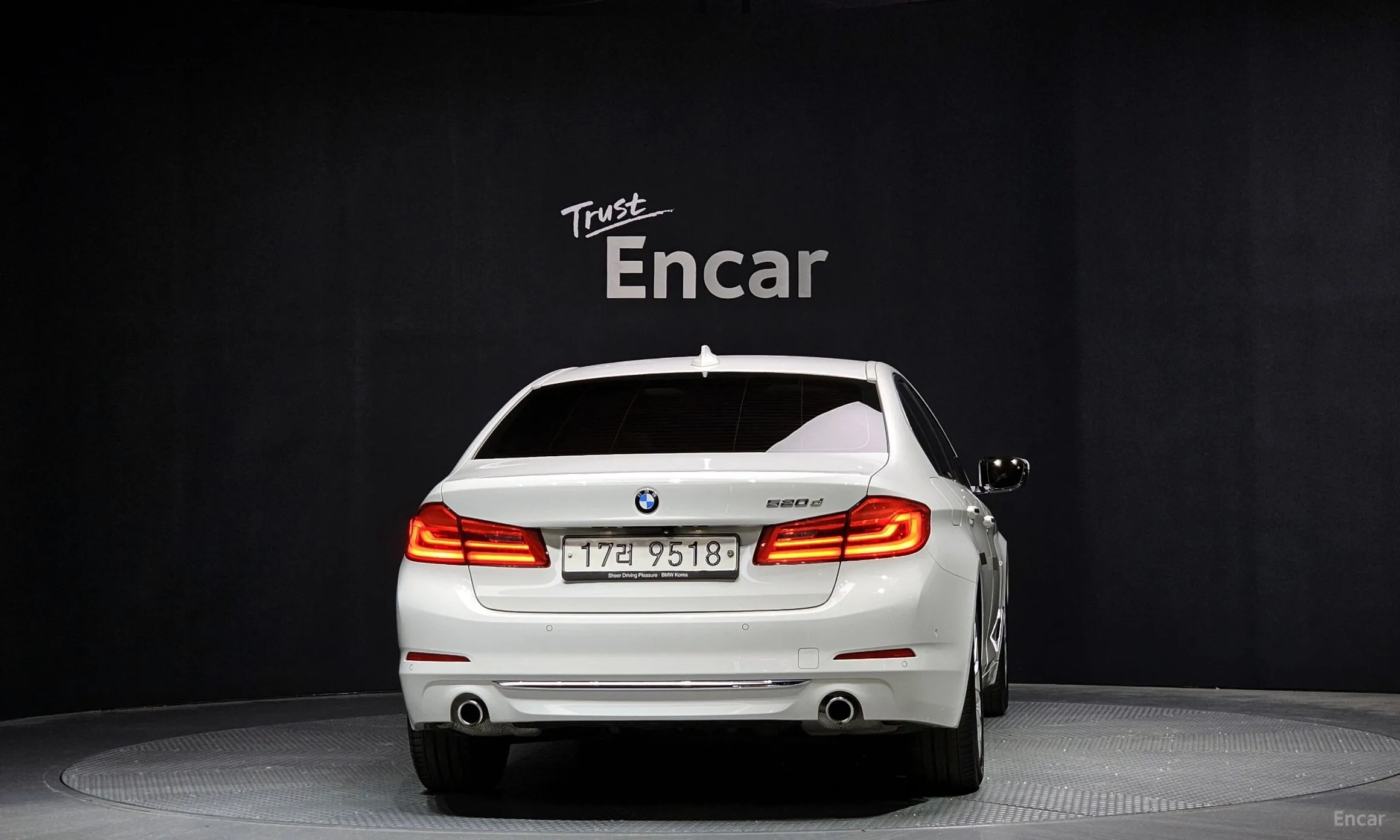 BMW 5 Series (G30) превью 4