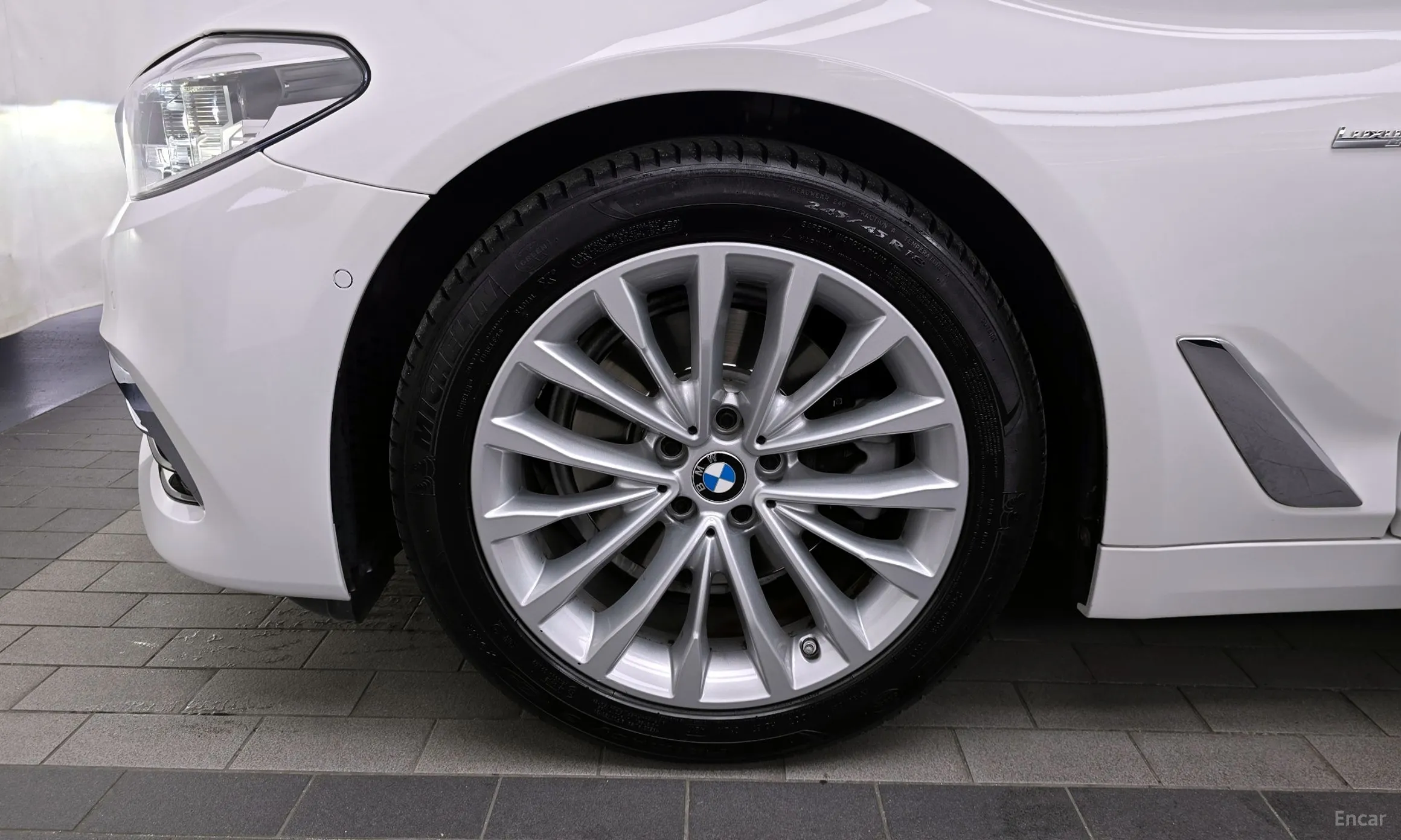 BMW 5 Series (G30) превью 5