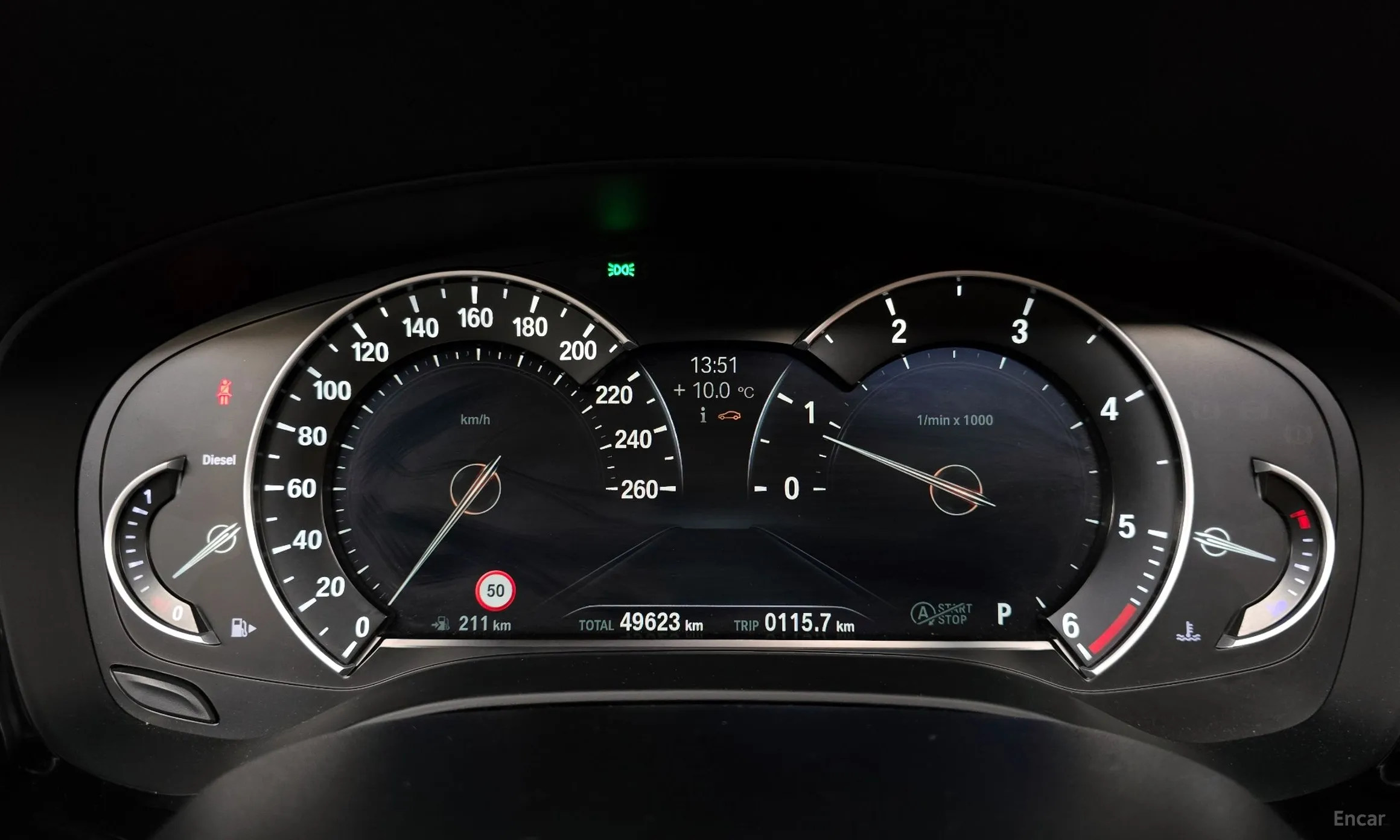 BMW 5 Series (G30) превью 8