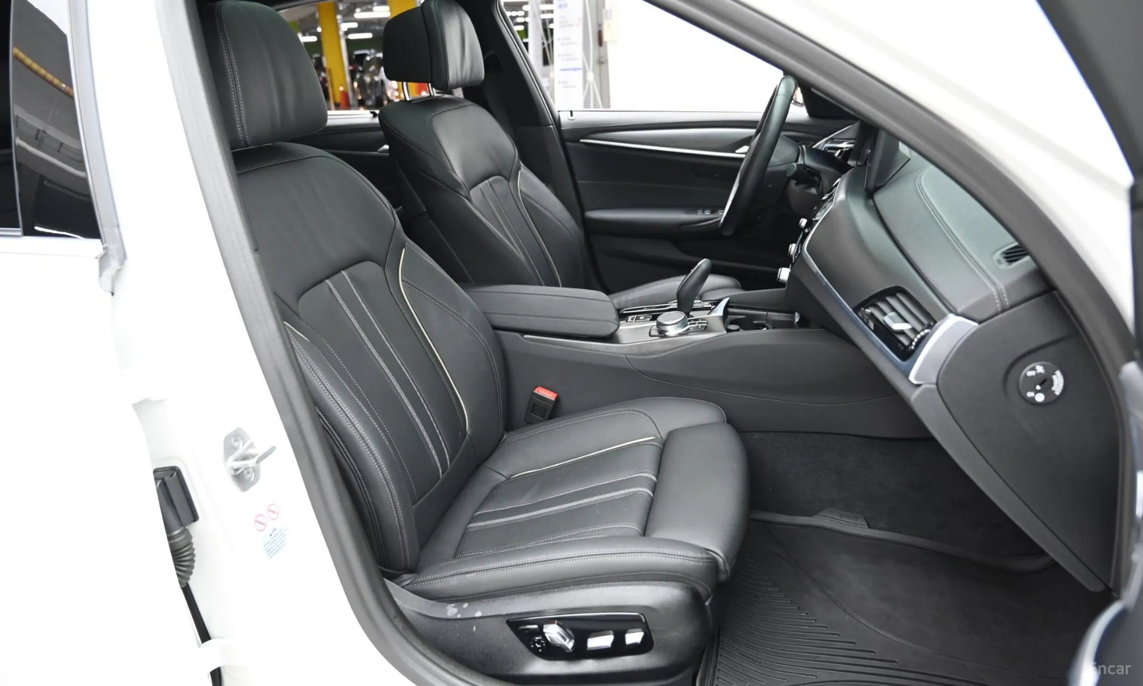 BMW 5 Series (G30) превью 10