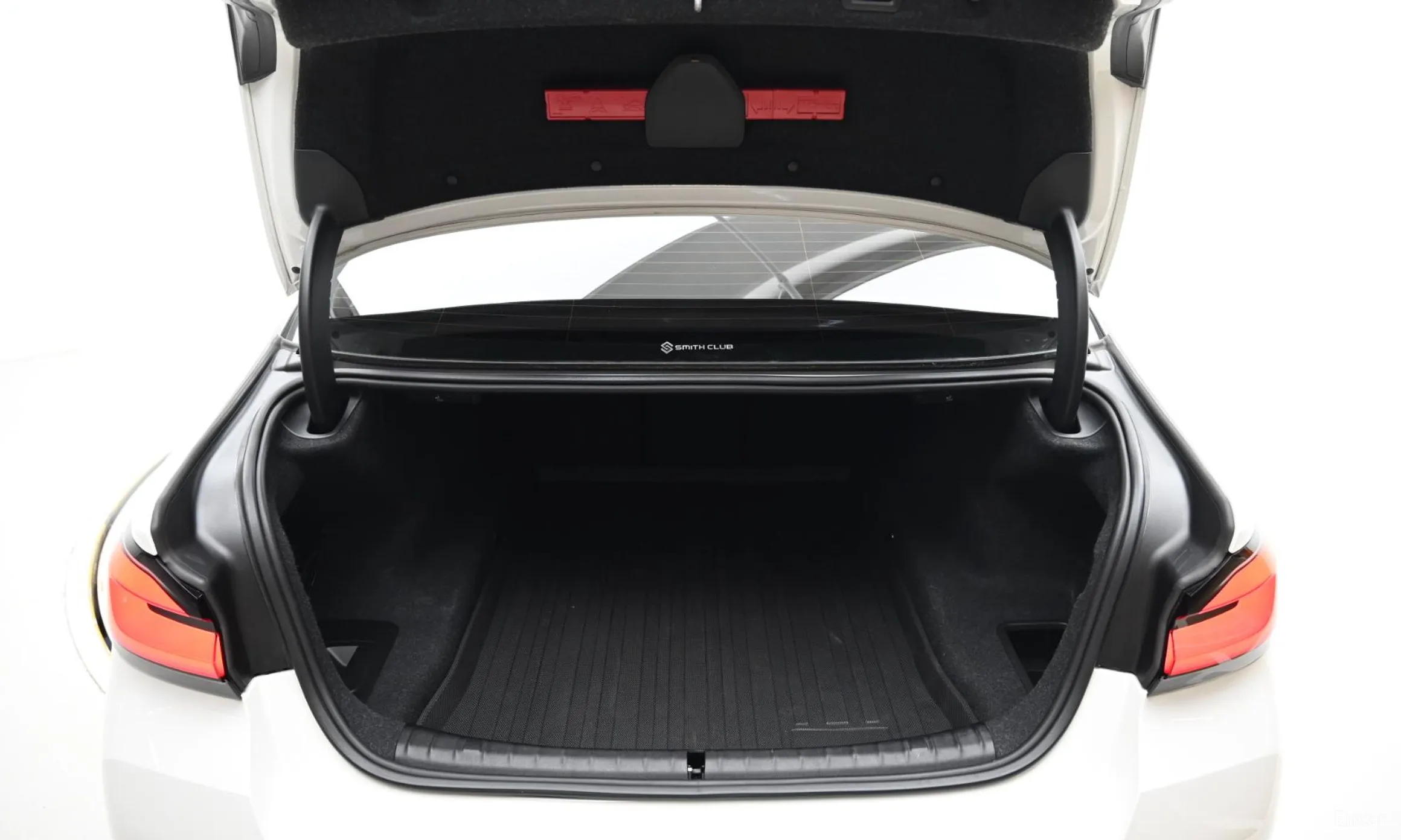 BMW 5 Series (G30) превью 20