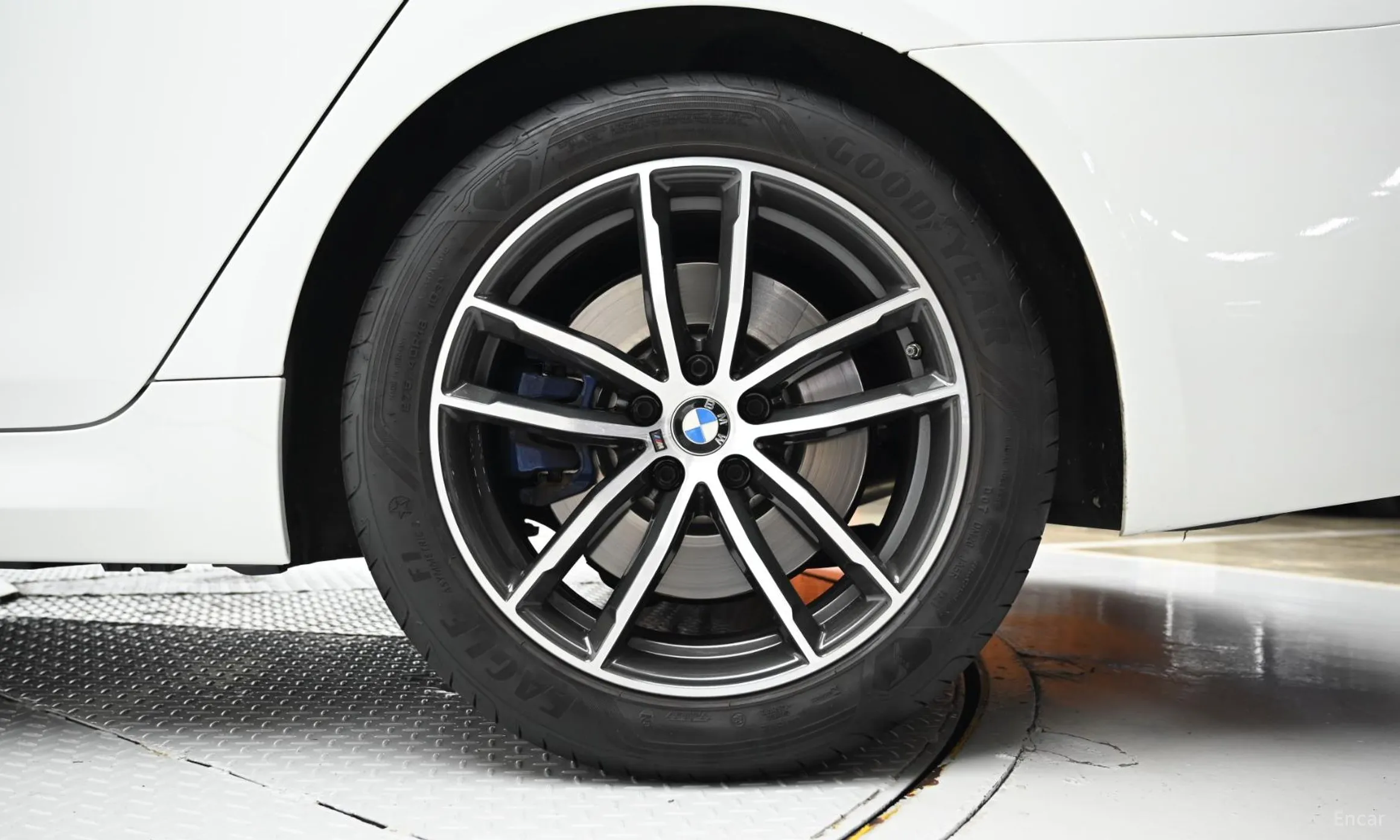 BMW 5 Series (G30) превью 5