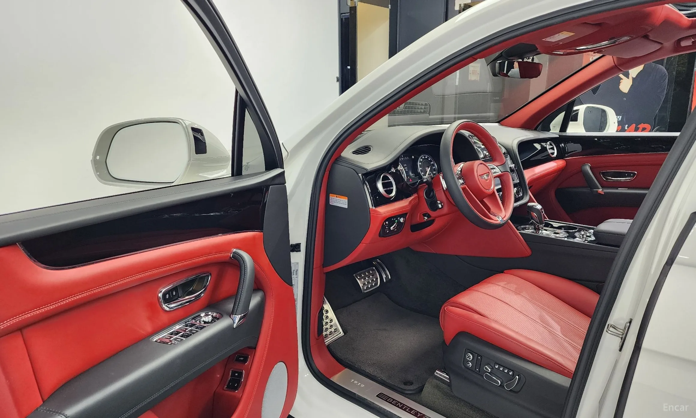 Bentley Bentayga превью 10