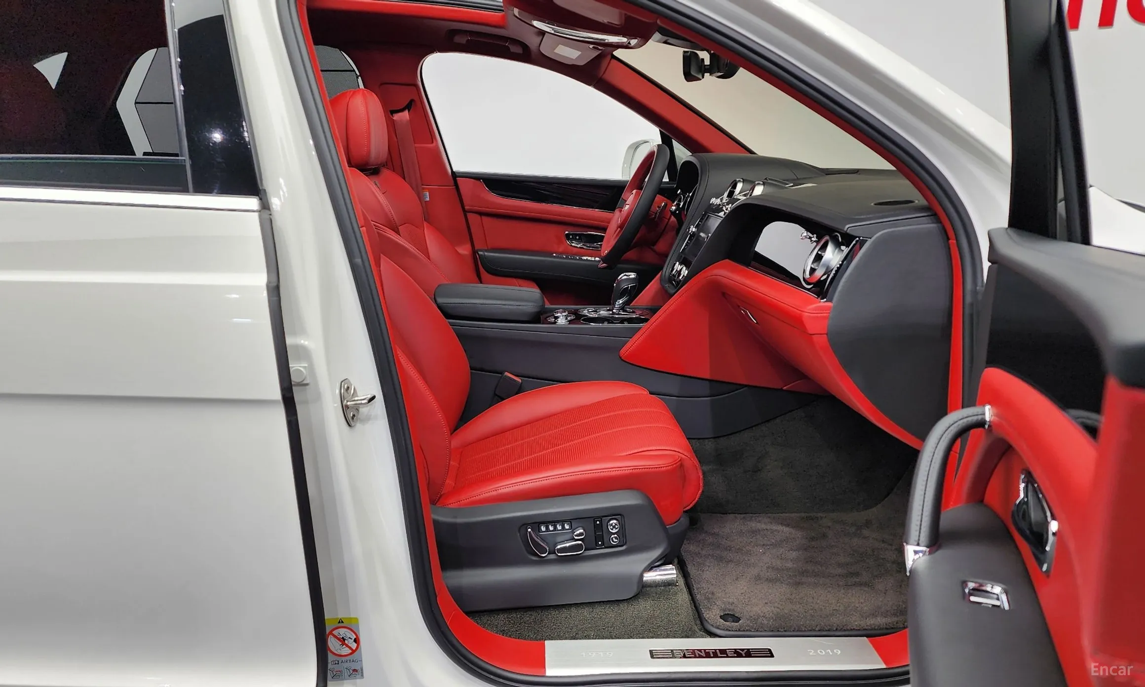 Bentley Bentayga превью 11