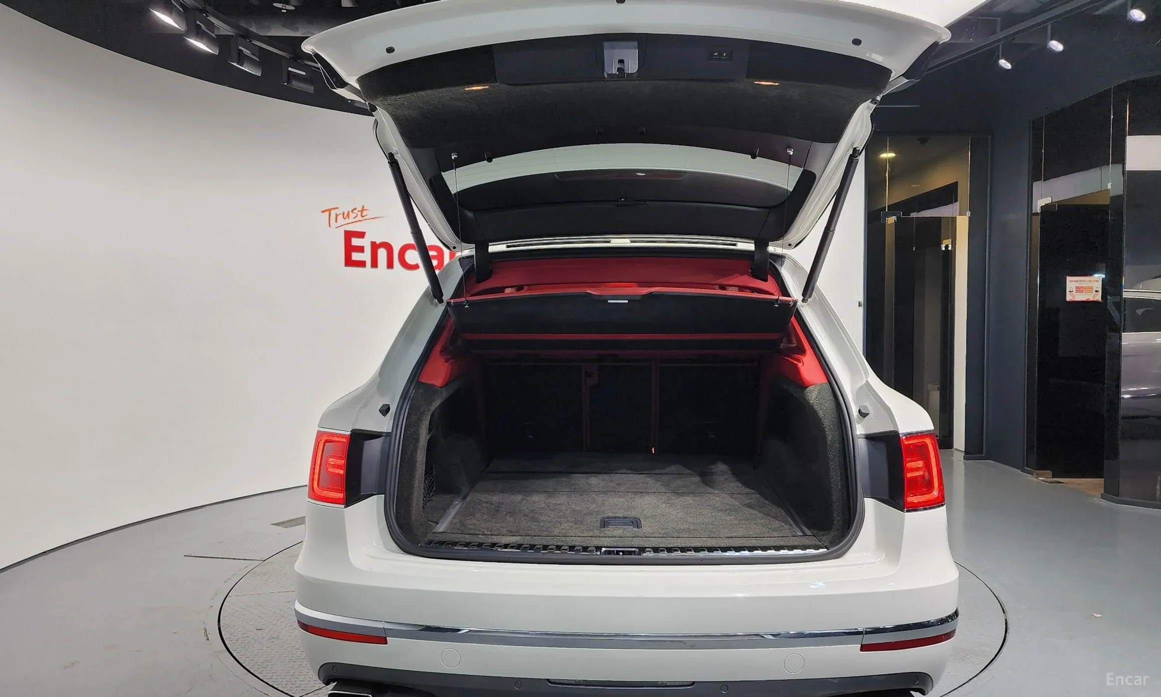 Bentley Bentayga превью 20