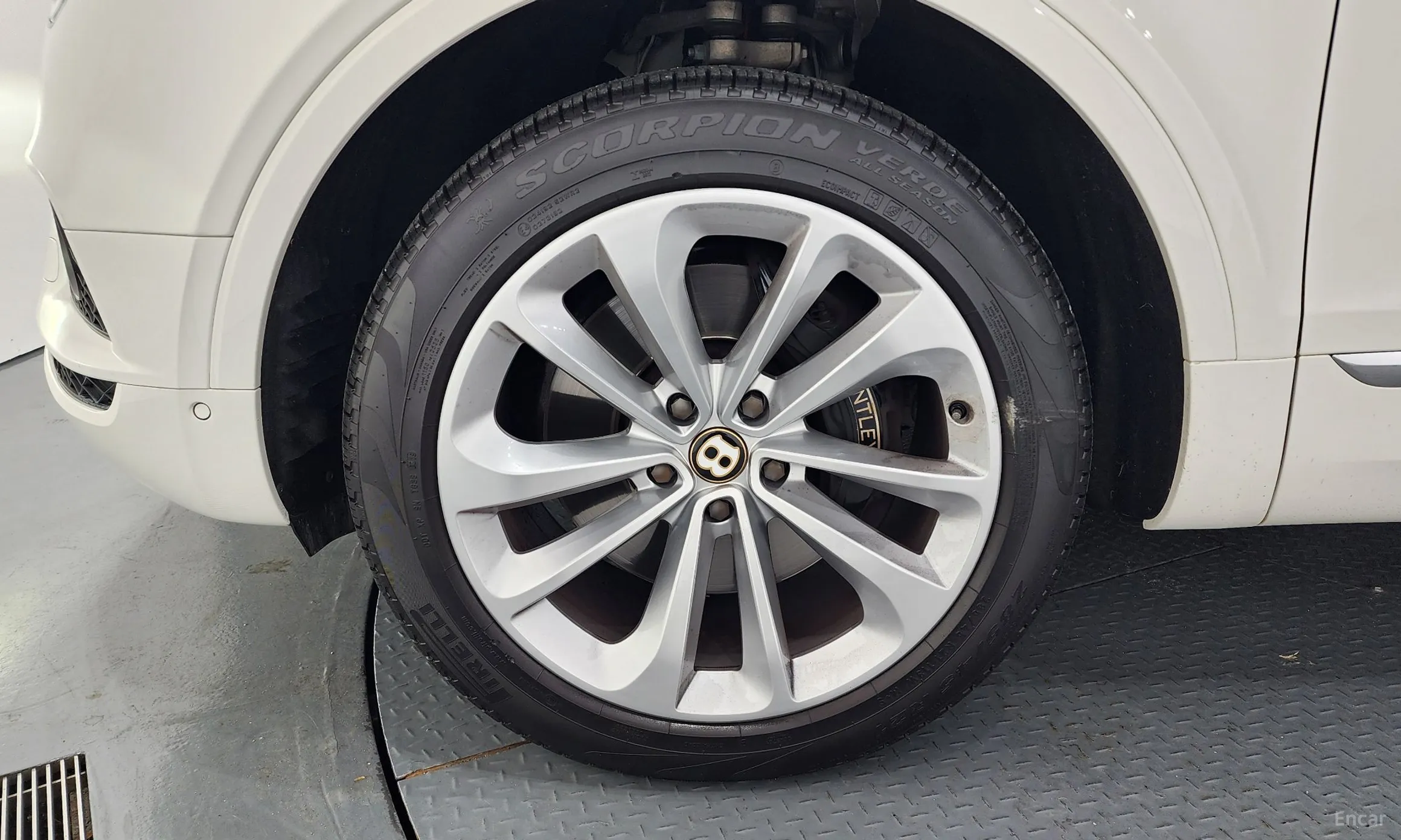 Bentley Bentayga превью 5