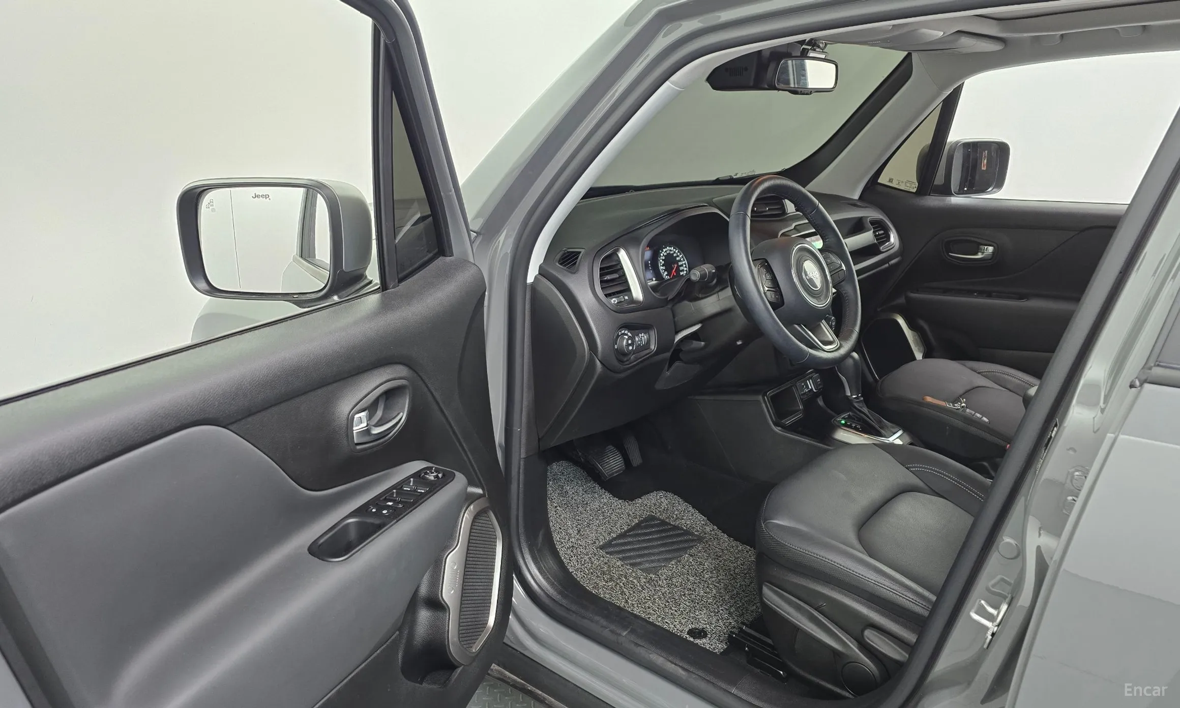 Jeep Renegade превью 10