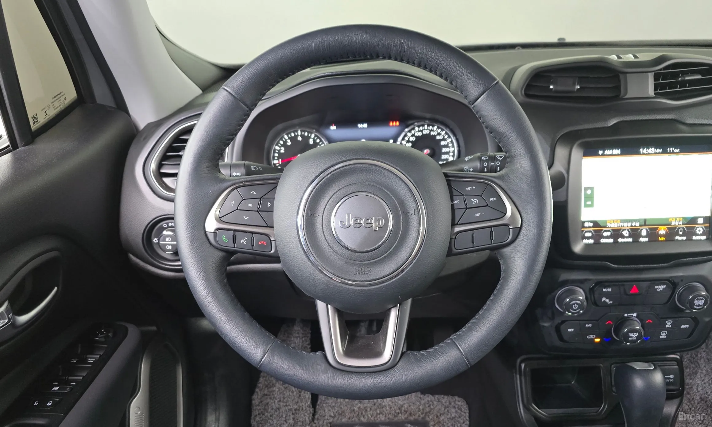 Jeep Renegade превью 13
