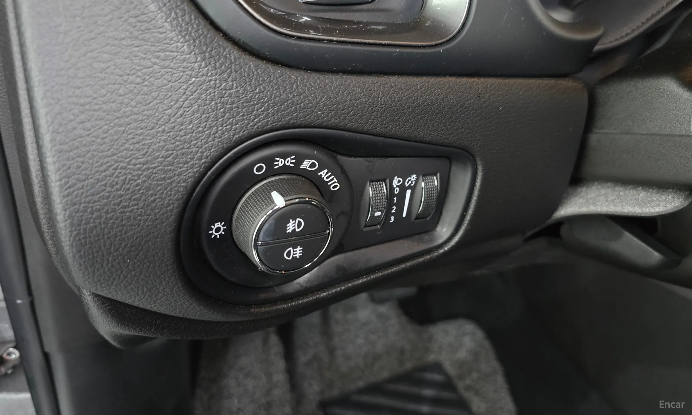 Jeep Renegade превью 18