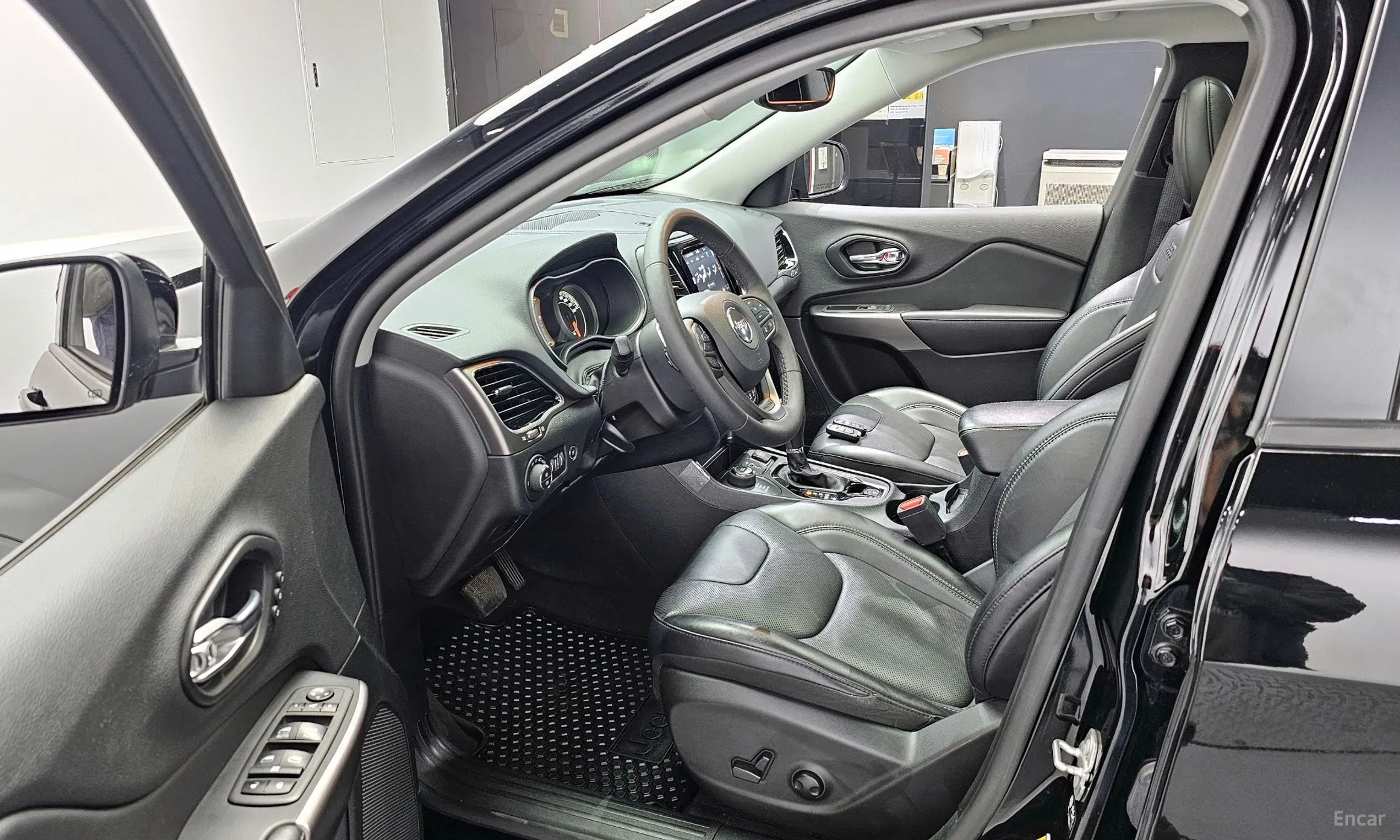Jeep Cherokee (KL) превью 10