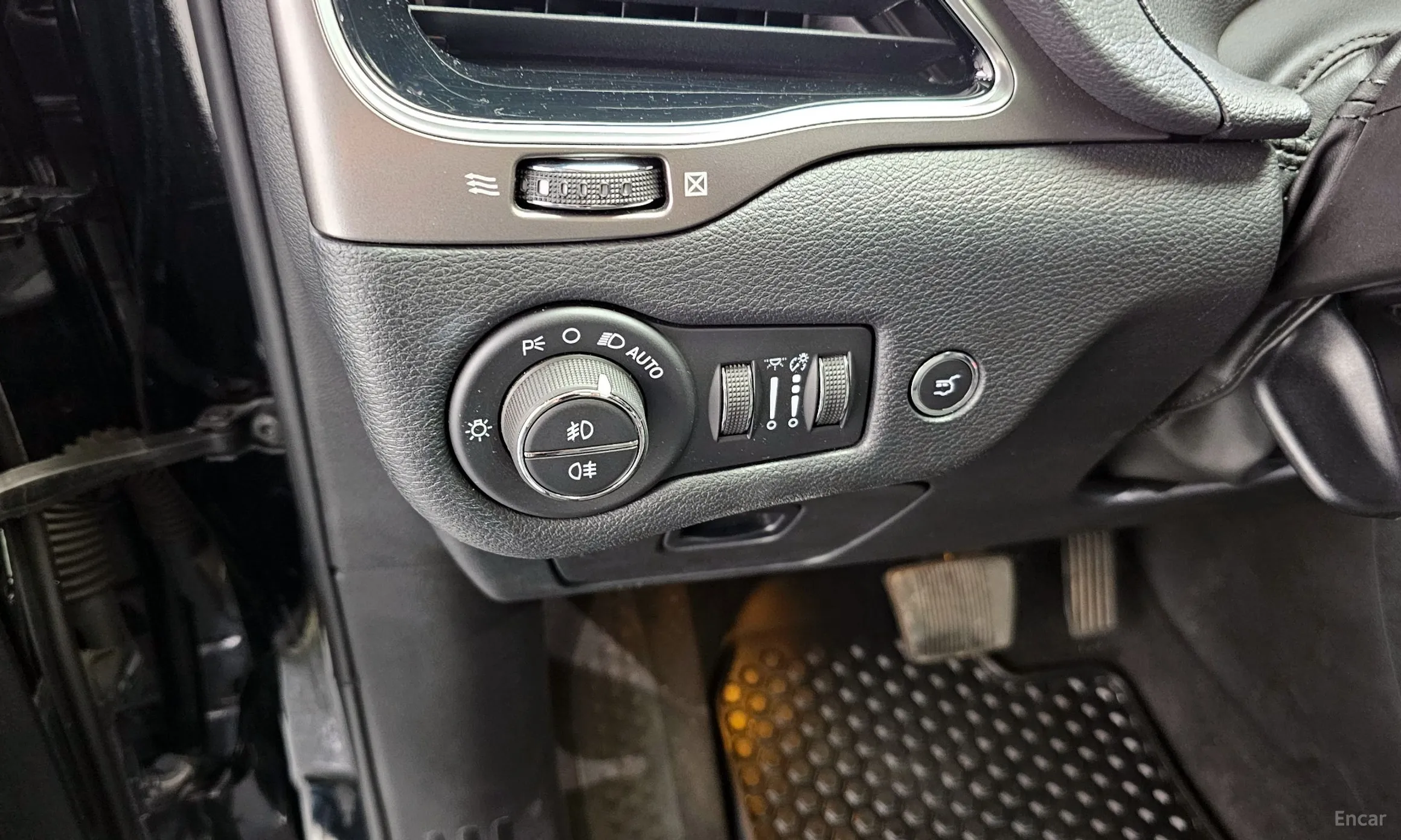 Jeep Cherokee (KL) превью 17