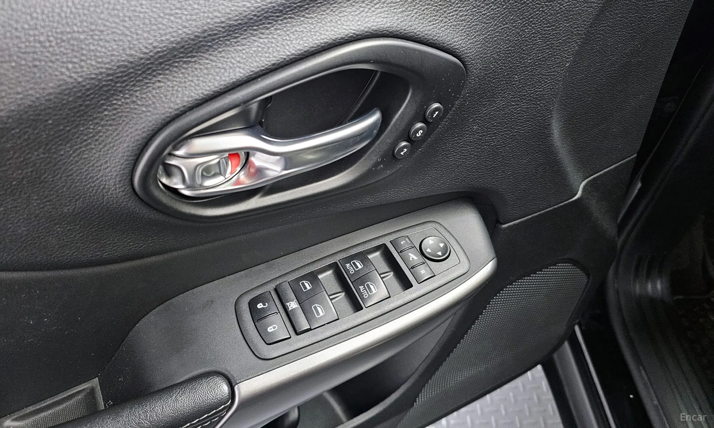 Jeep Cherokee (KL) превью 18