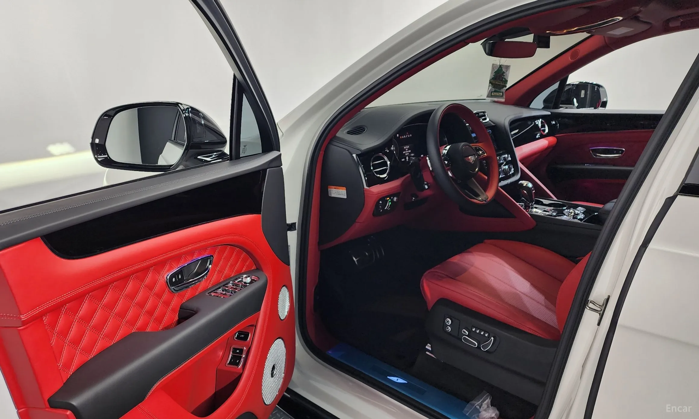 Bentley Bentayga превью 10