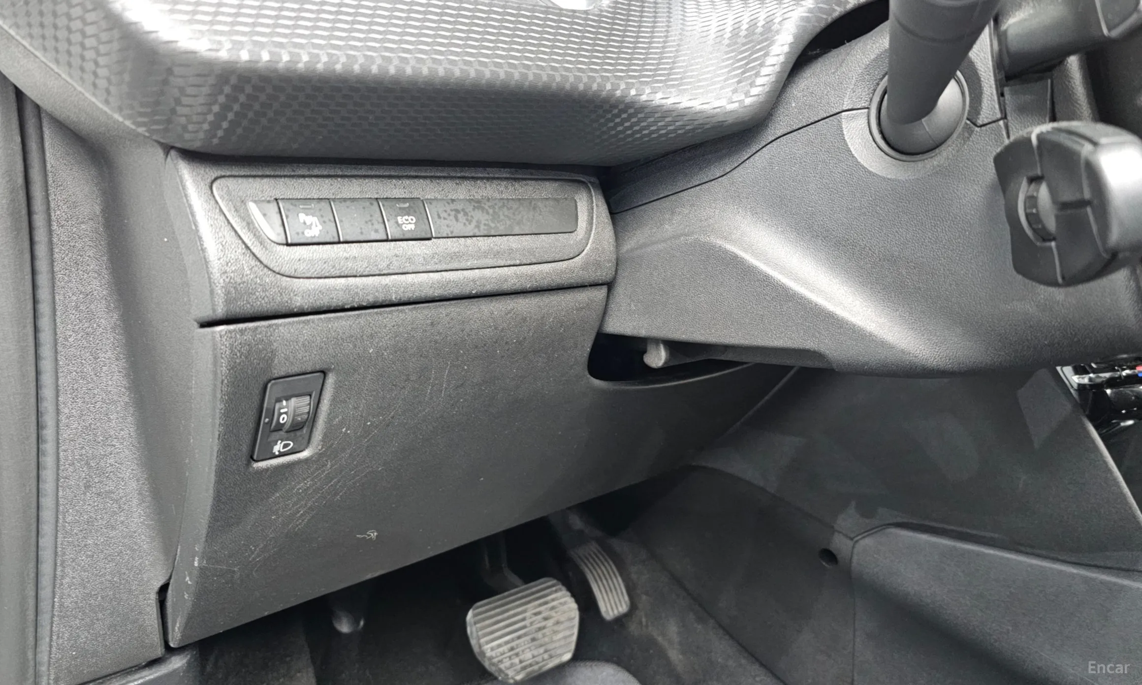Peugeot 208 превью 17