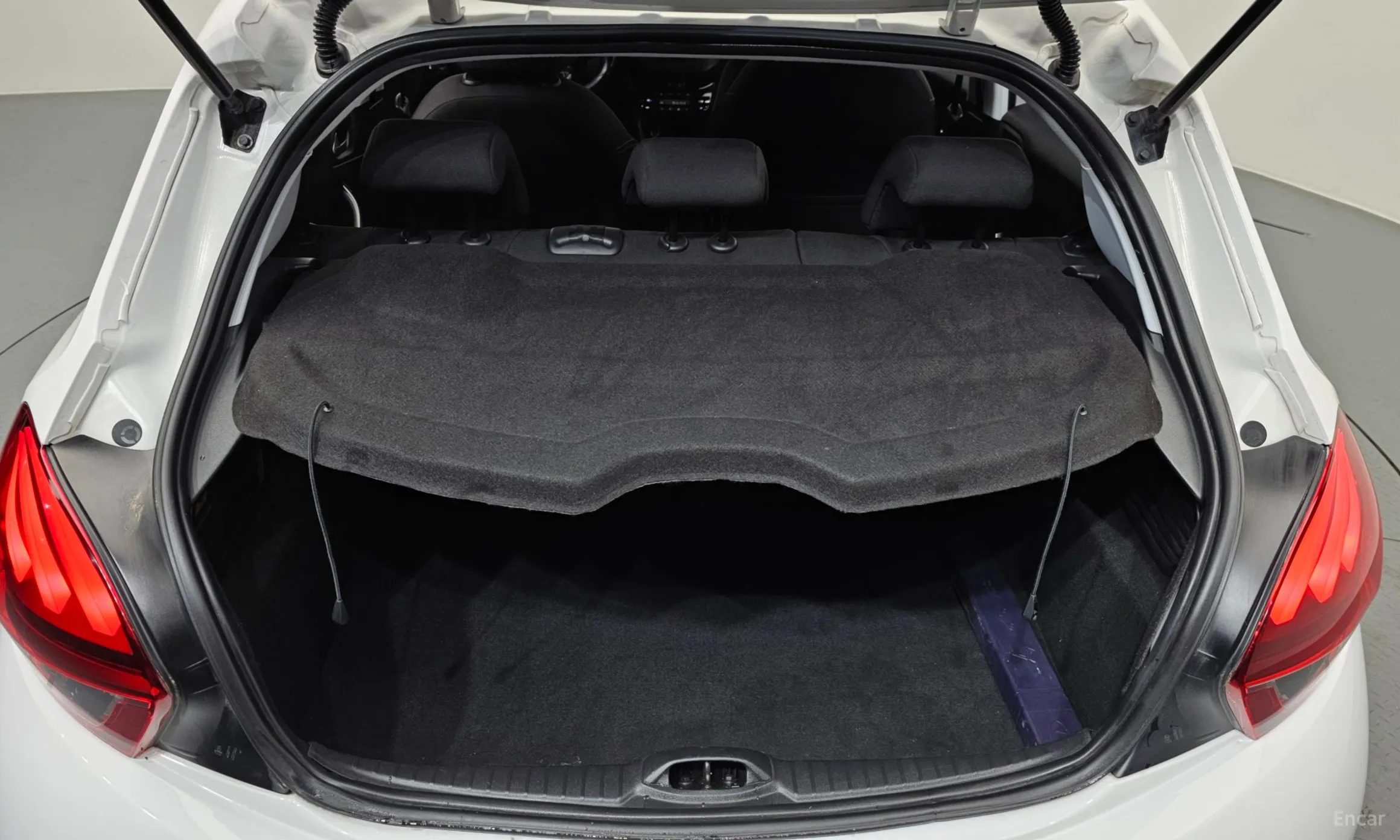Peugeot 208 превью 20