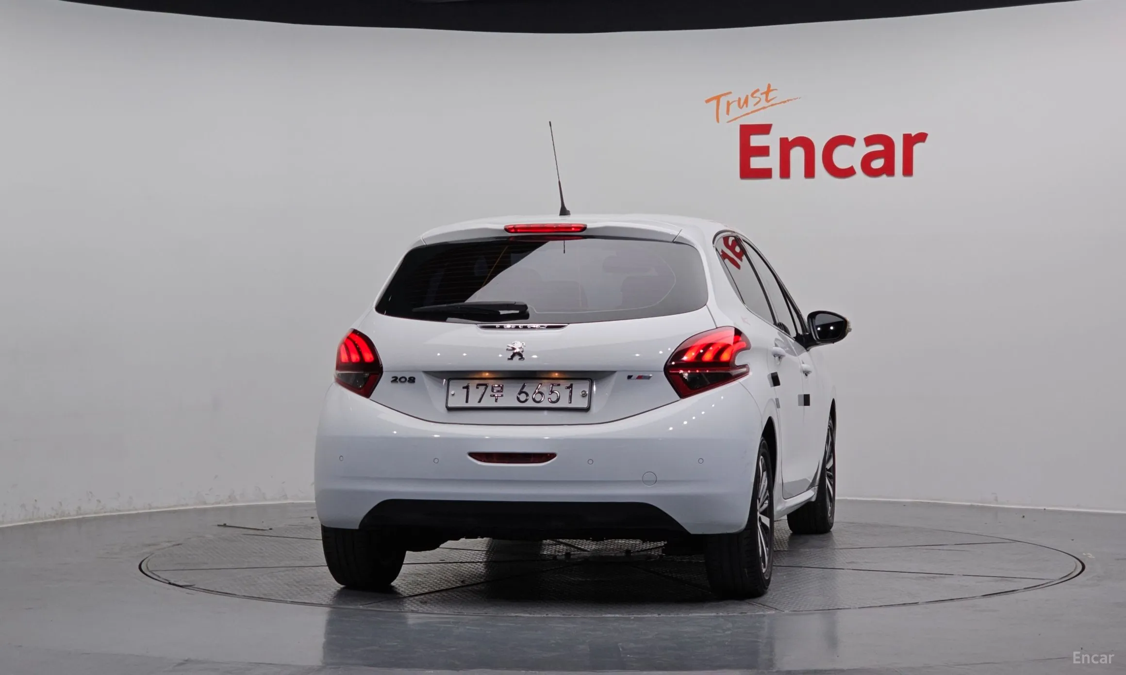 Peugeot 208 превью 4